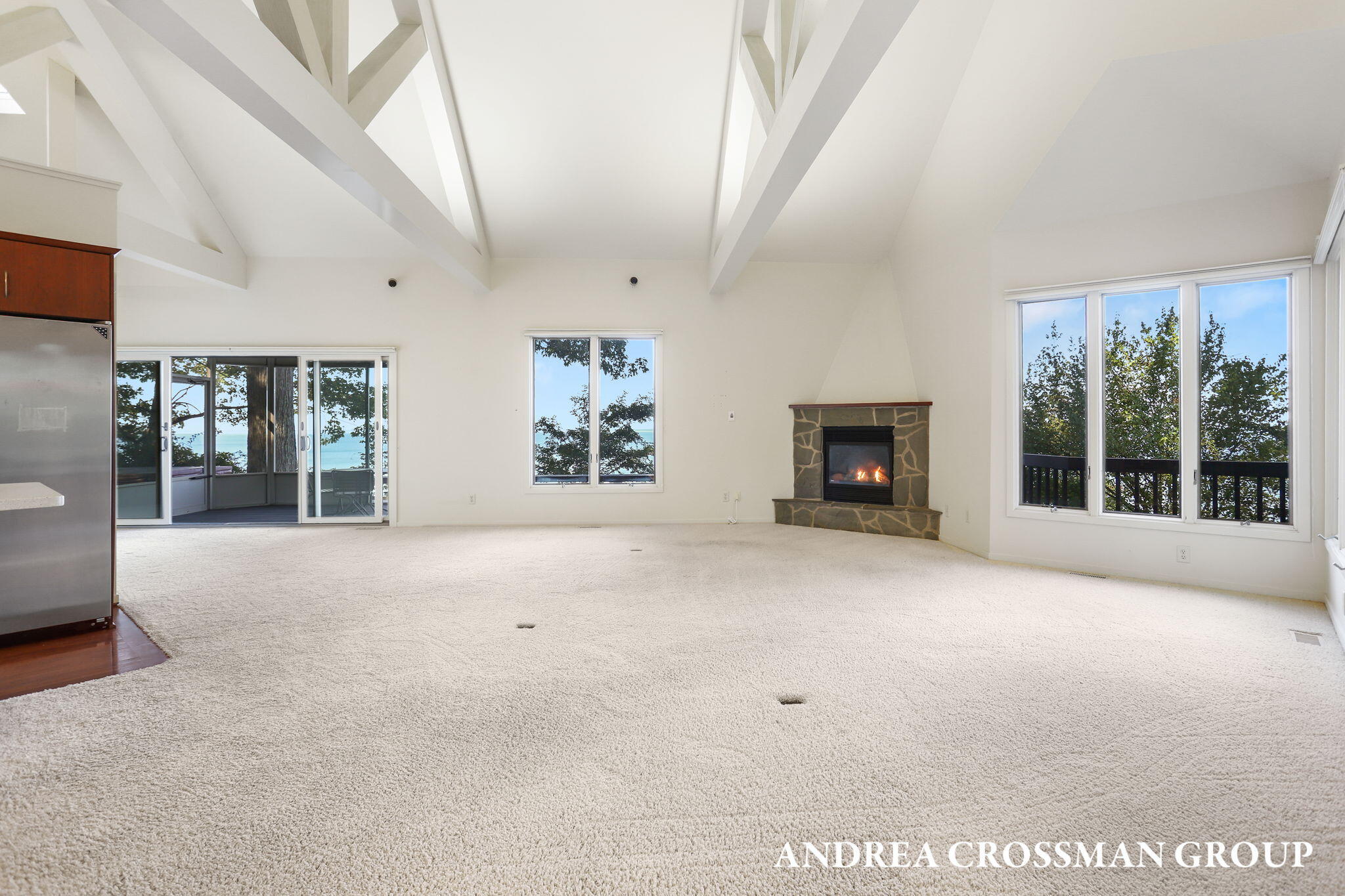 2542 Lakeshore Drive