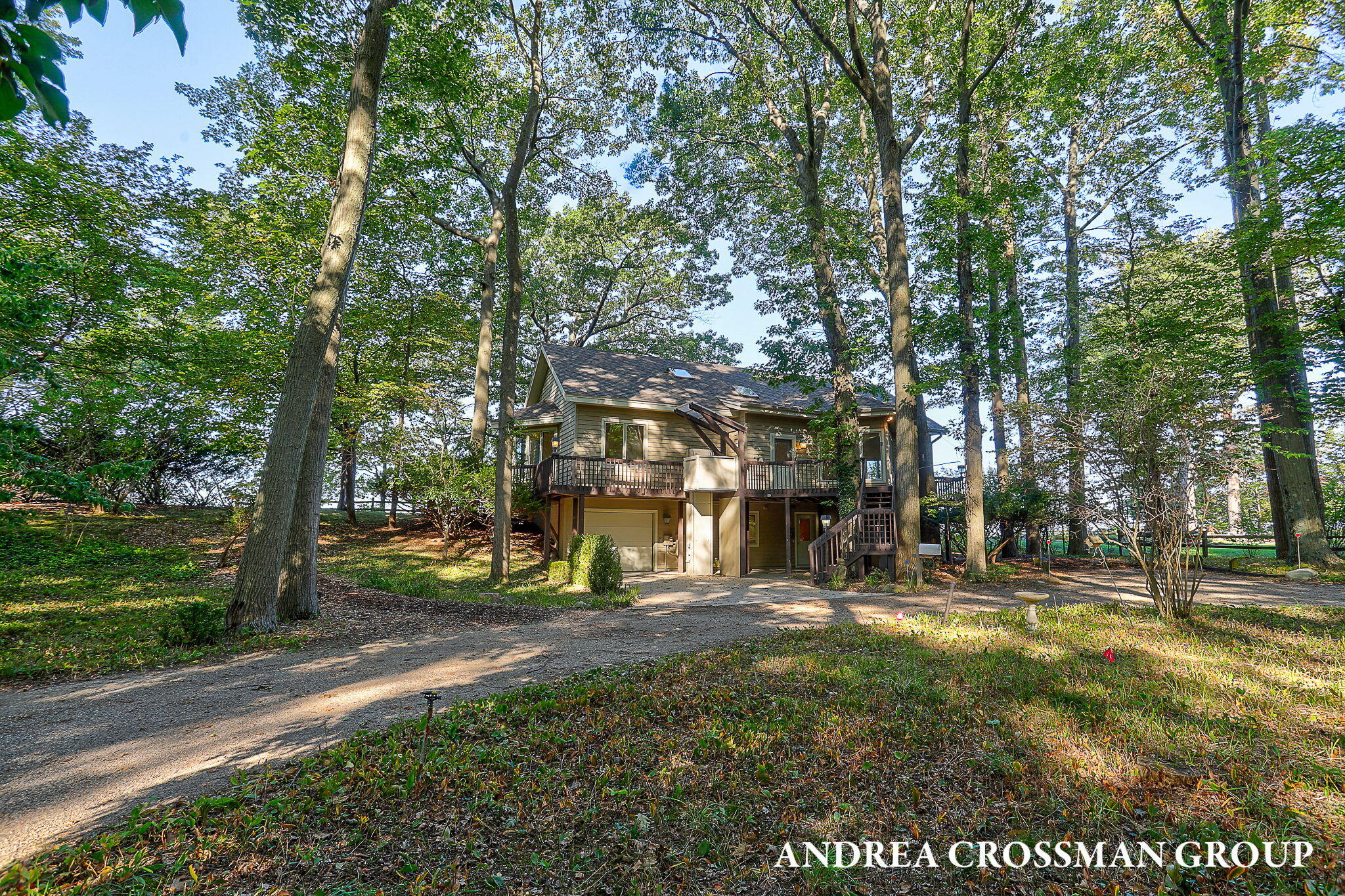 2542 Lakeshore Drive