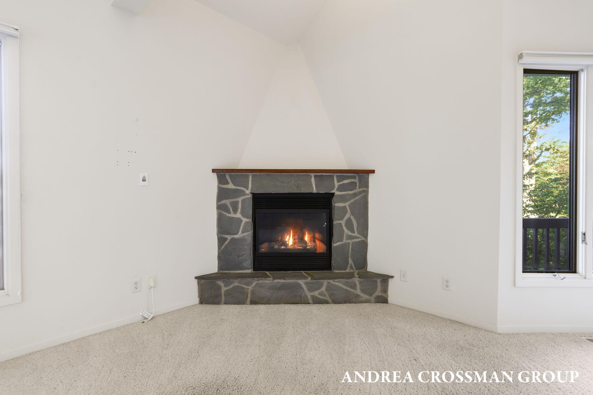 2542 Lakeshore Drive