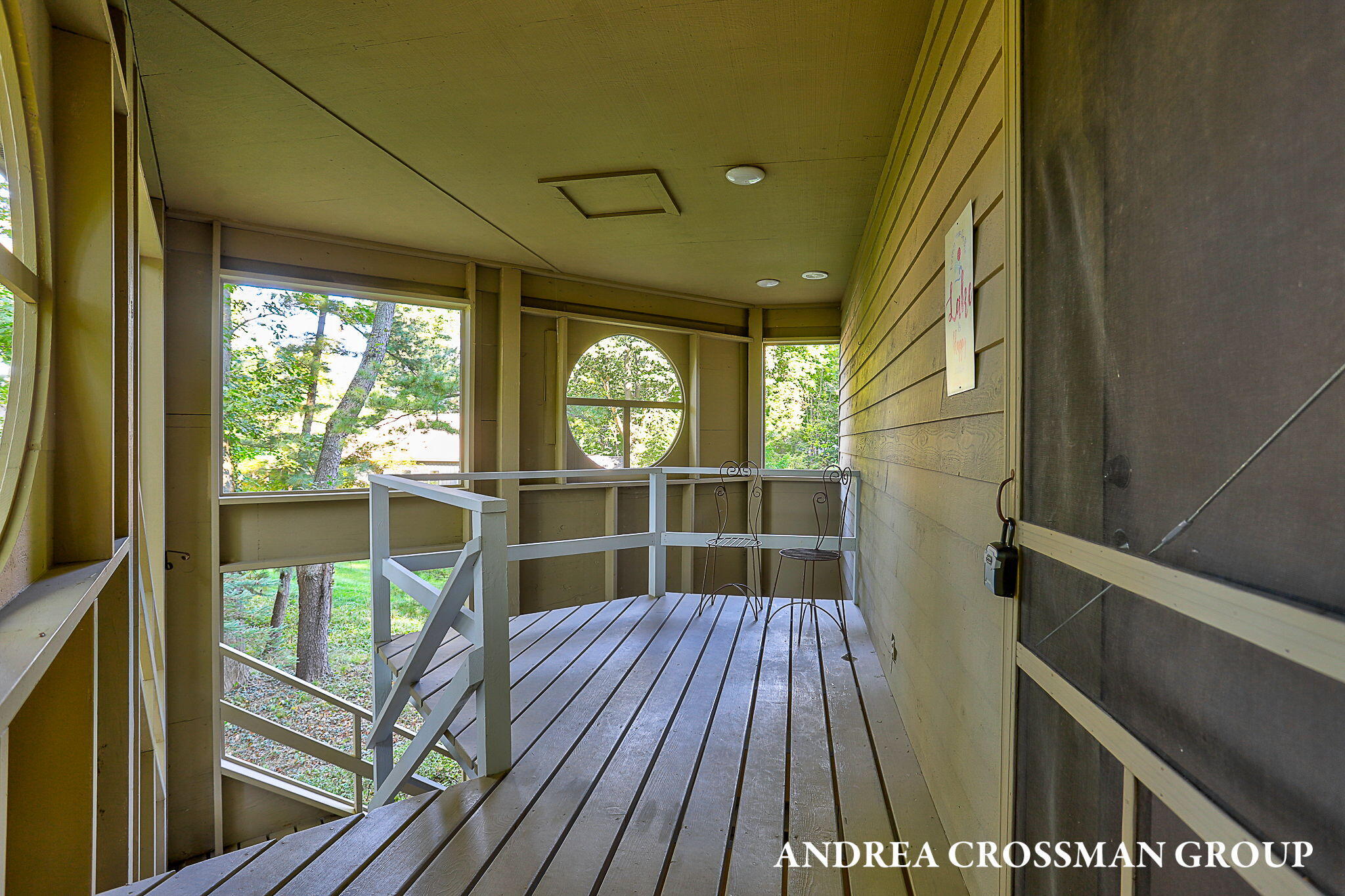 2542 Lakeshore Drive