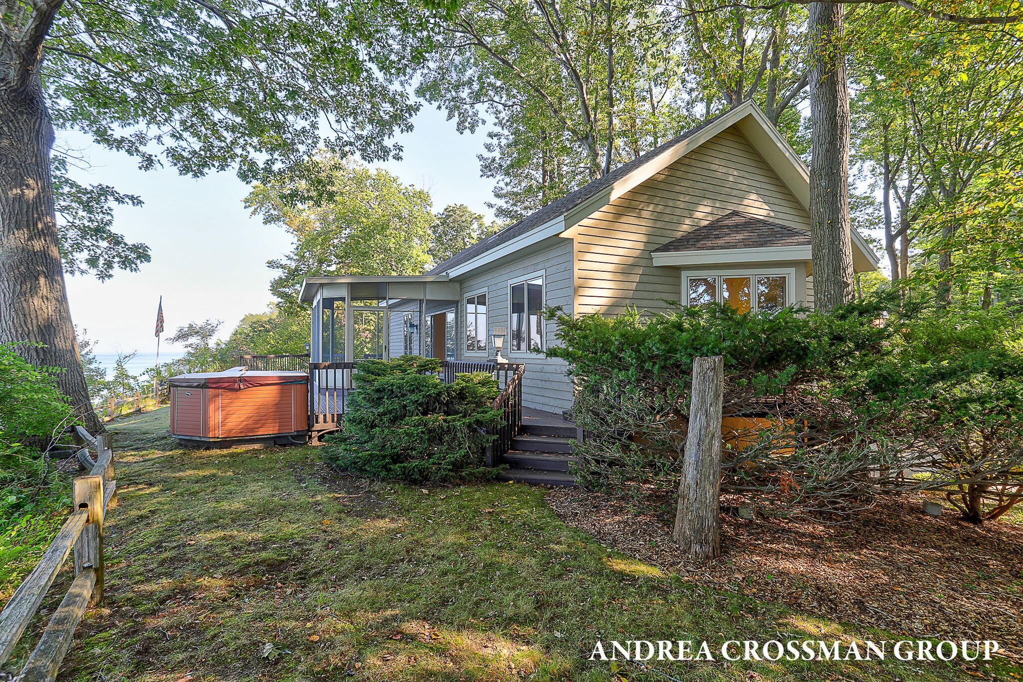 2542 Lakeshore Drive