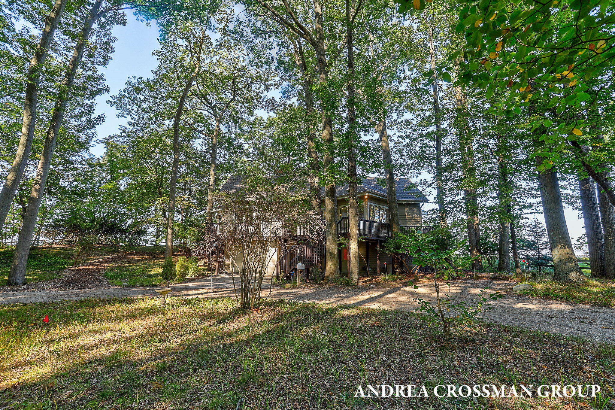 2542 Lakeshore Drive