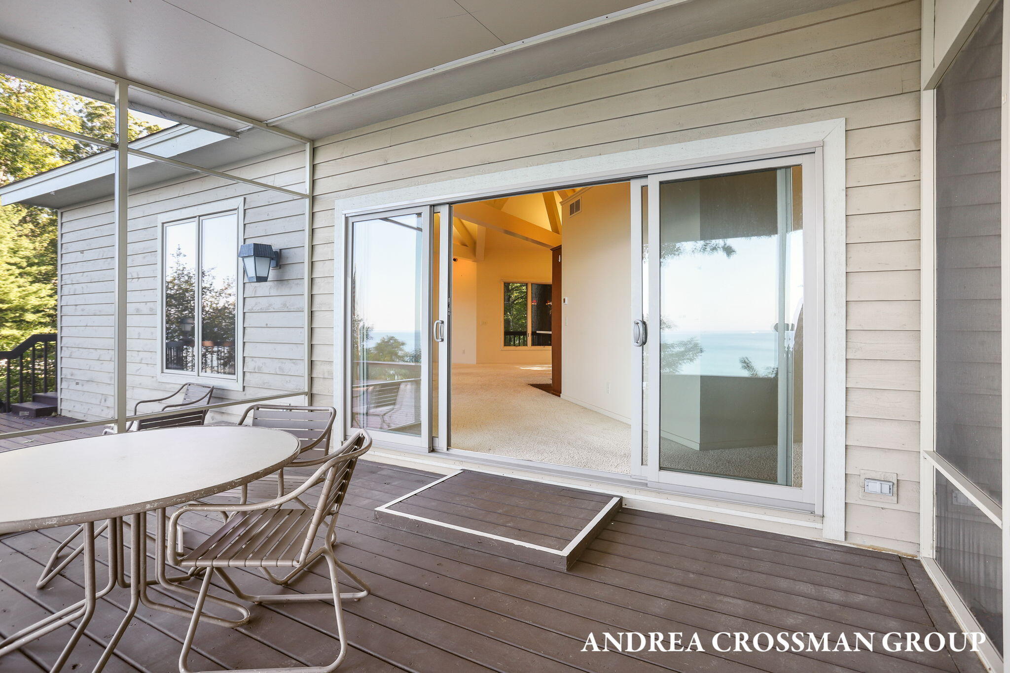 2542 Lakeshore Drive