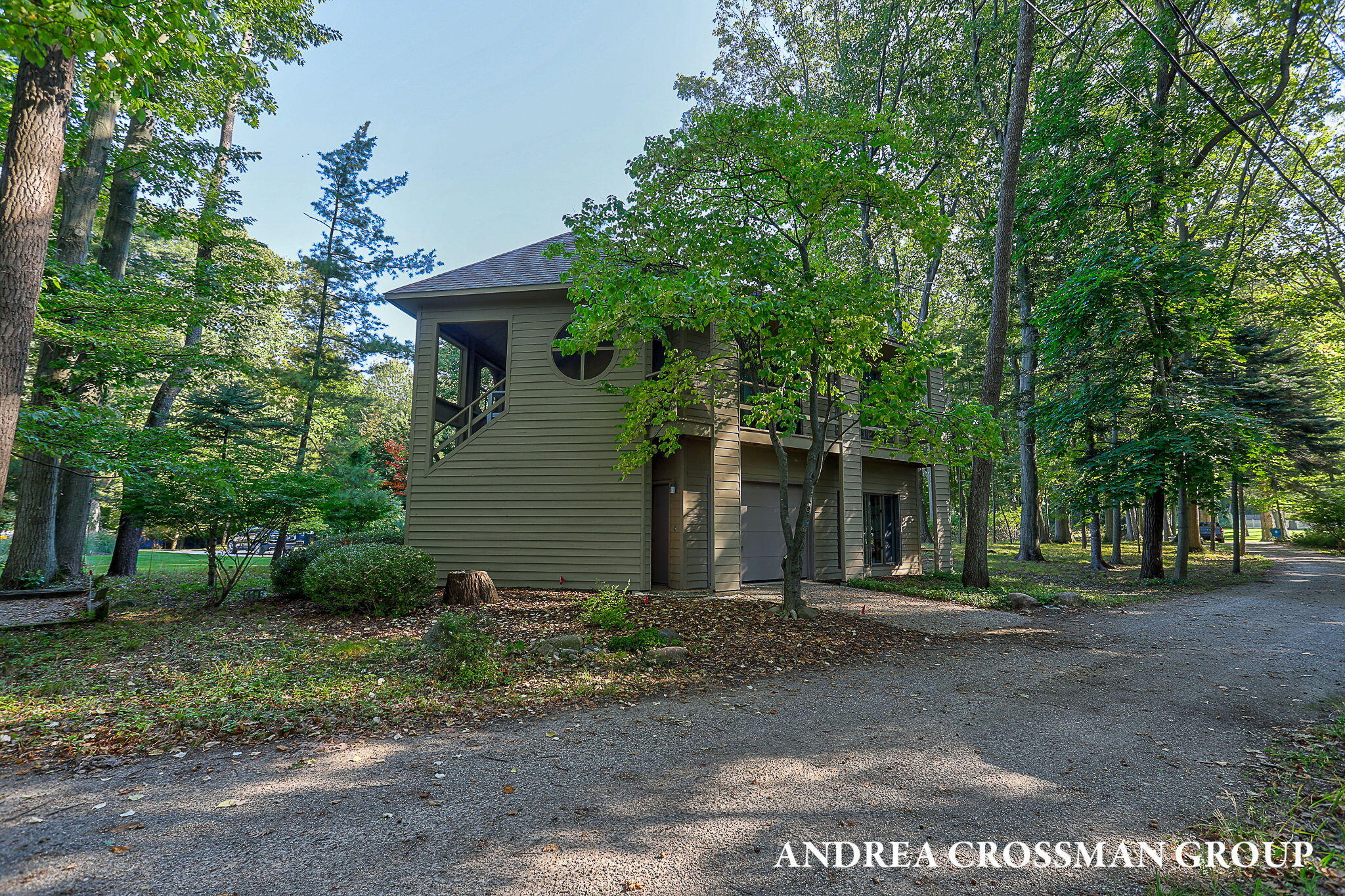 2542 Lakeshore Drive