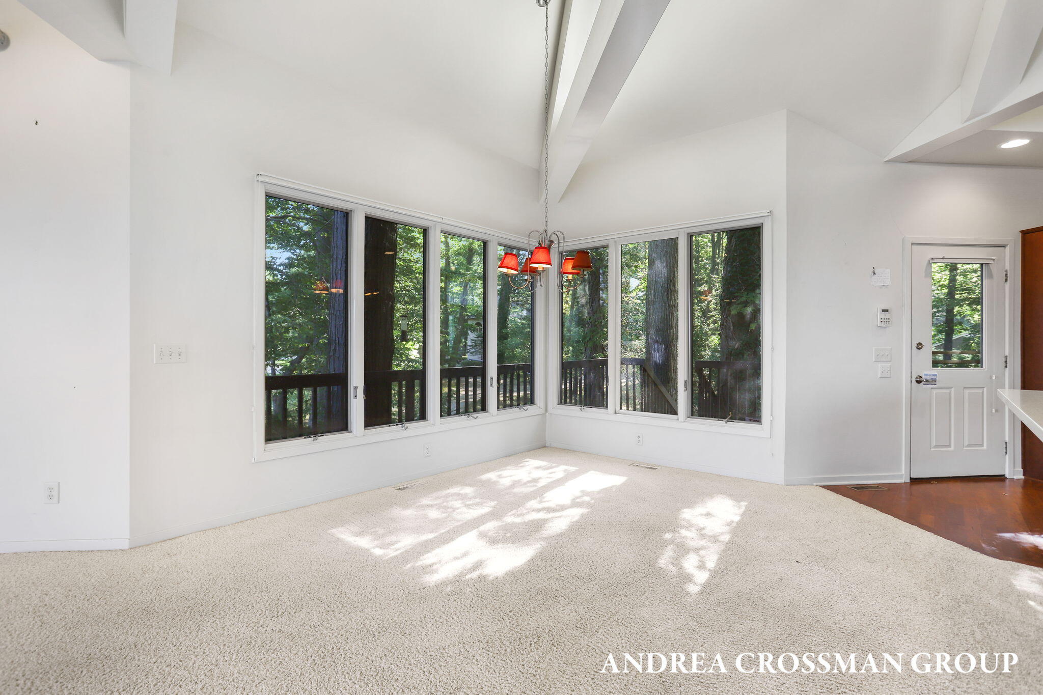 2542 Lakeshore Drive