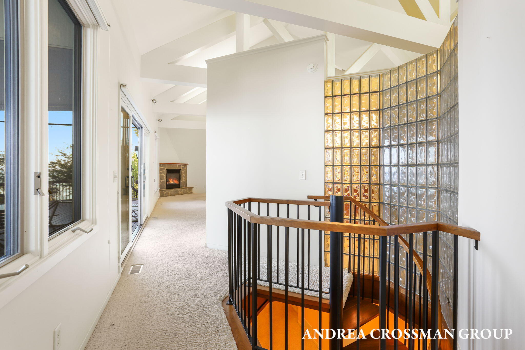 2542 Lakeshore Drive