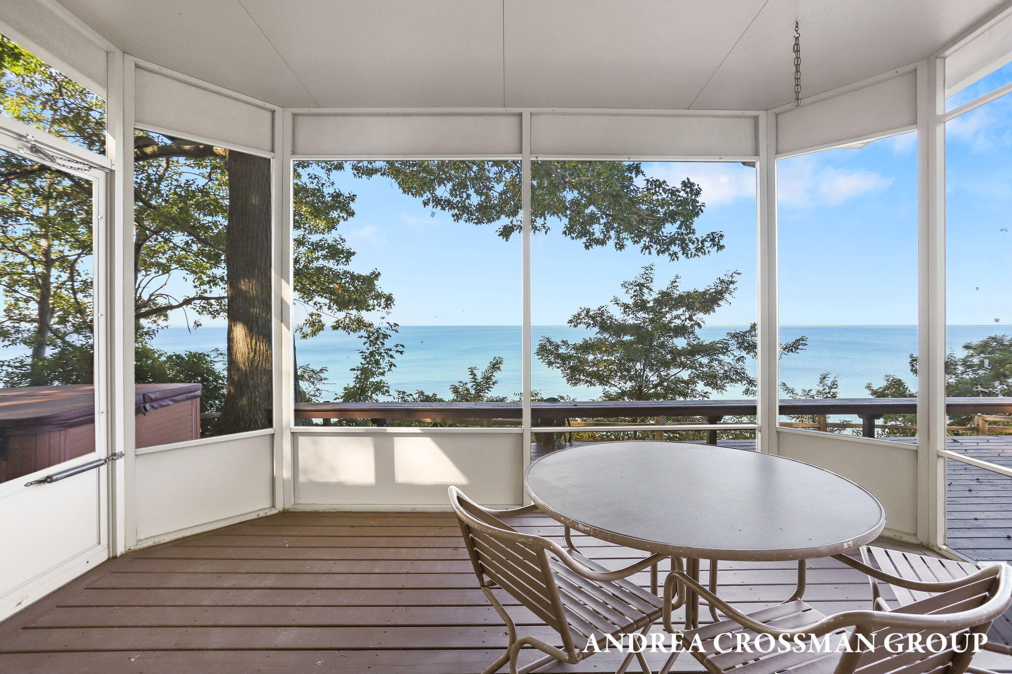 2542 Lakeshore Drive