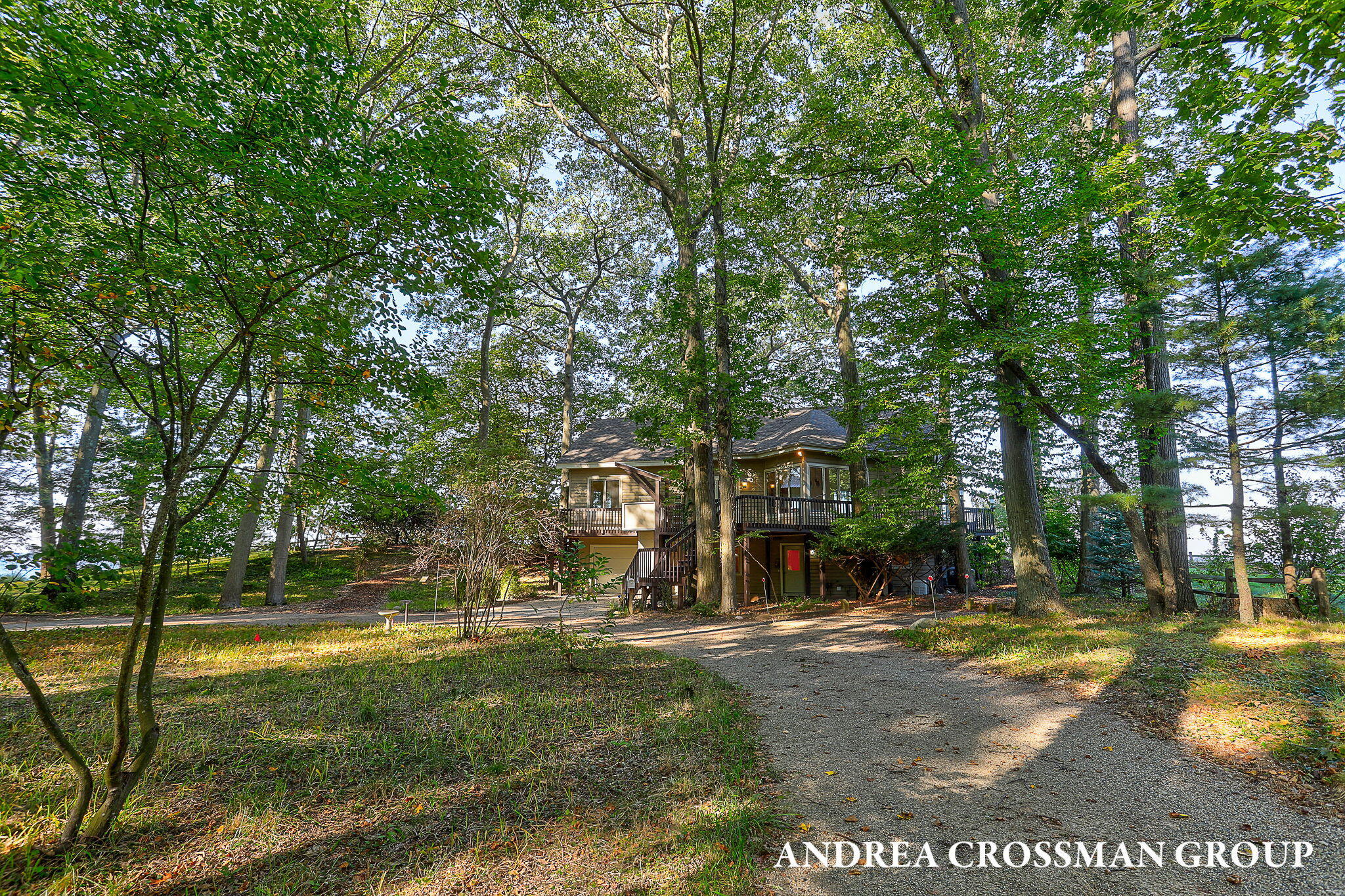 2542 Lakeshore Drive