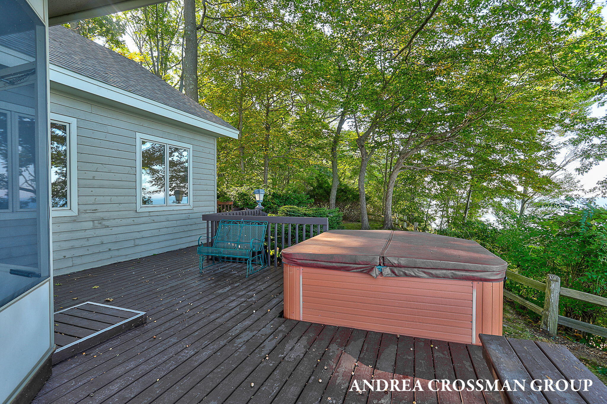 2542 Lakeshore Drive