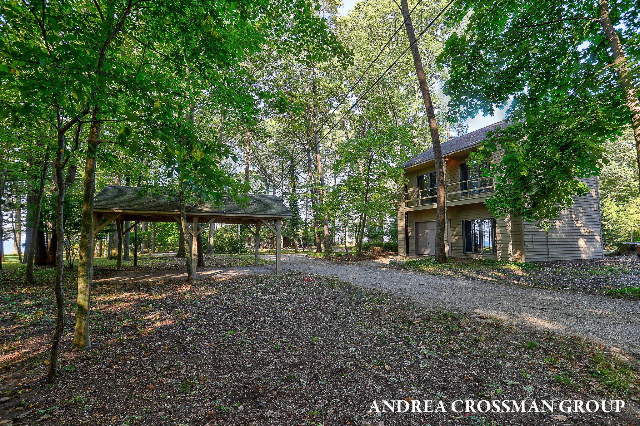 2542 Lakeshore Drive