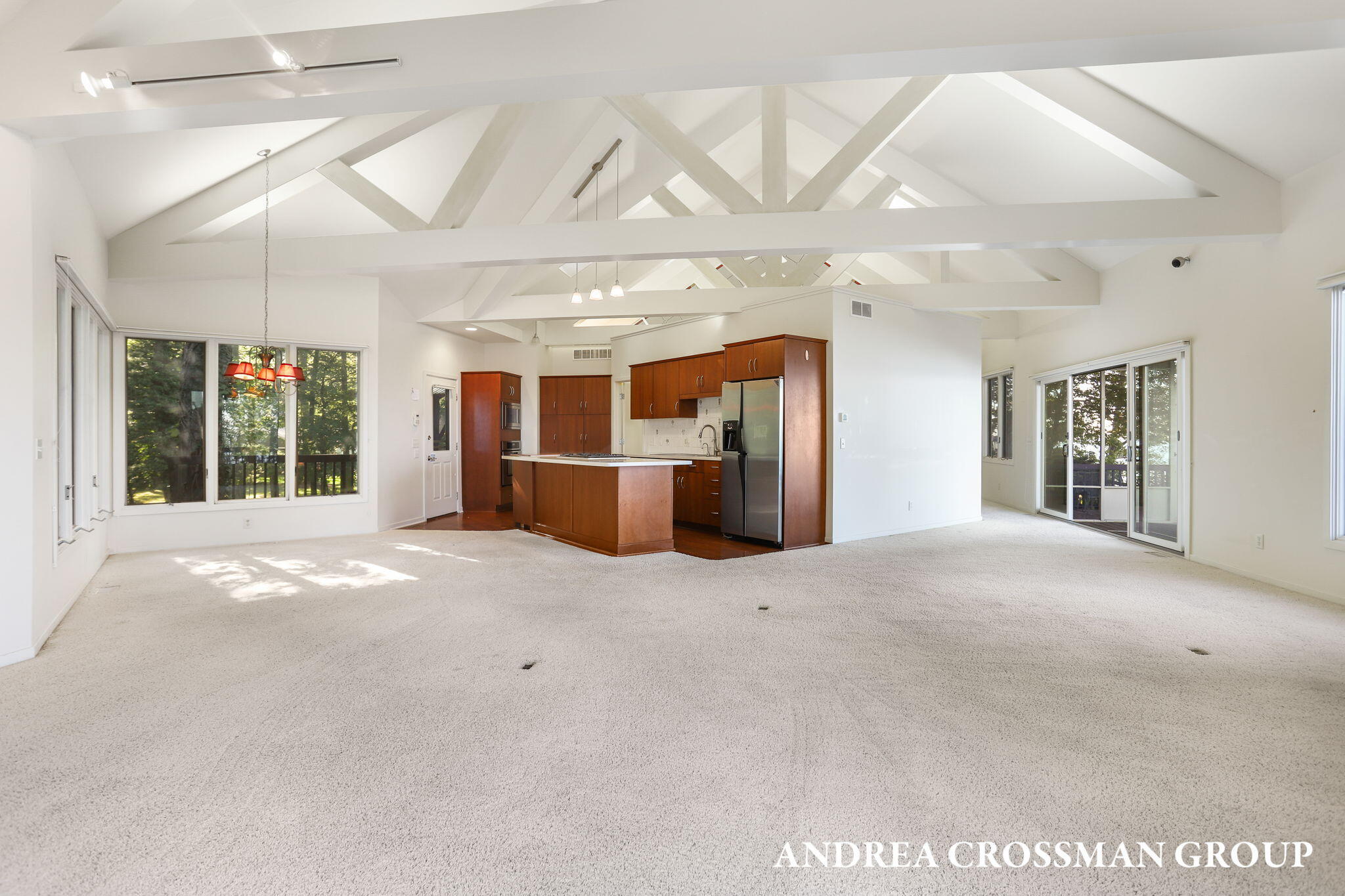 2542 Lakeshore Drive