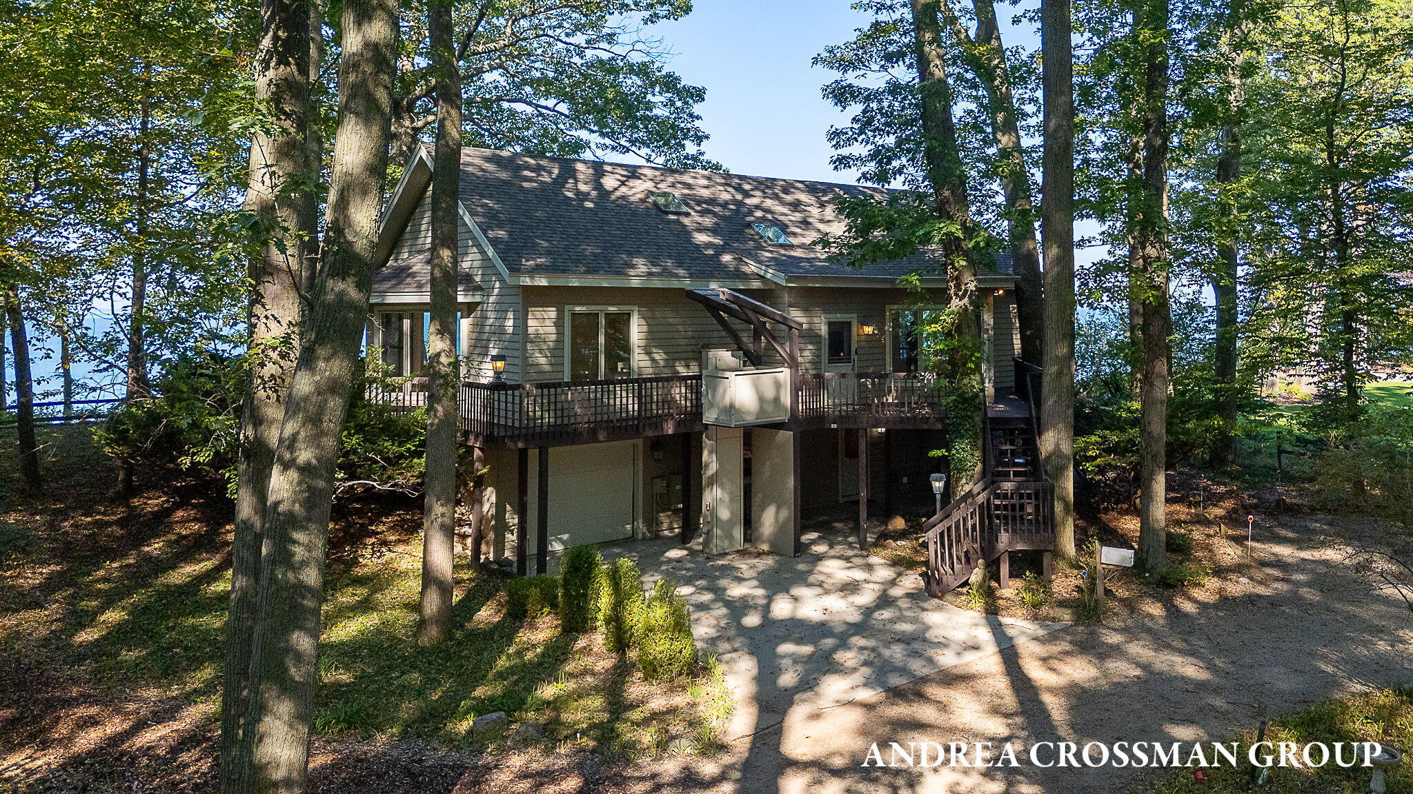 2542 Lakeshore Drive