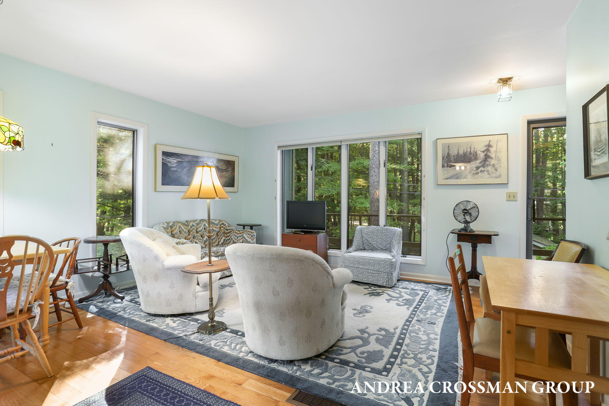 2542 Lakeshore Drive