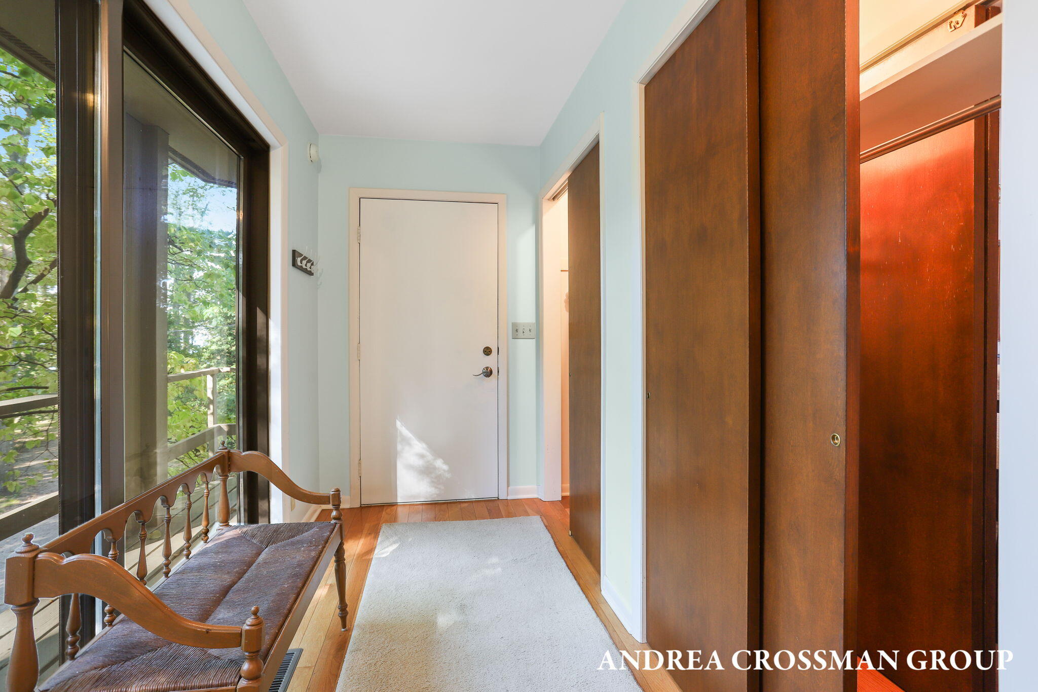 2542 Lakeshore Drive