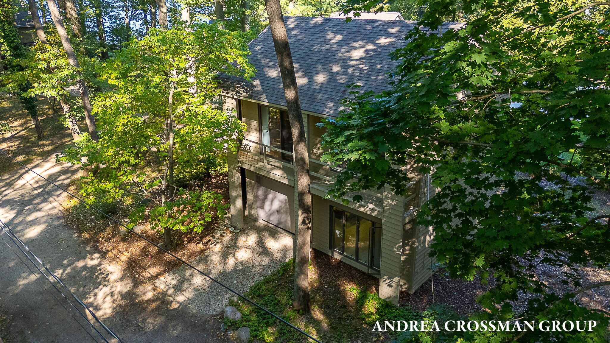 2542 Lakeshore Drive