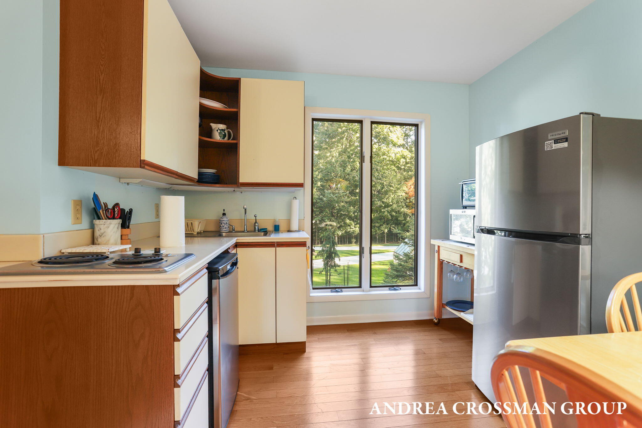 2542 Lakeshore Drive