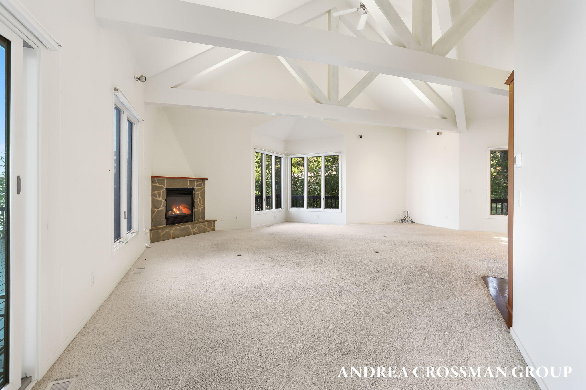 2542 Lakeshore Drive