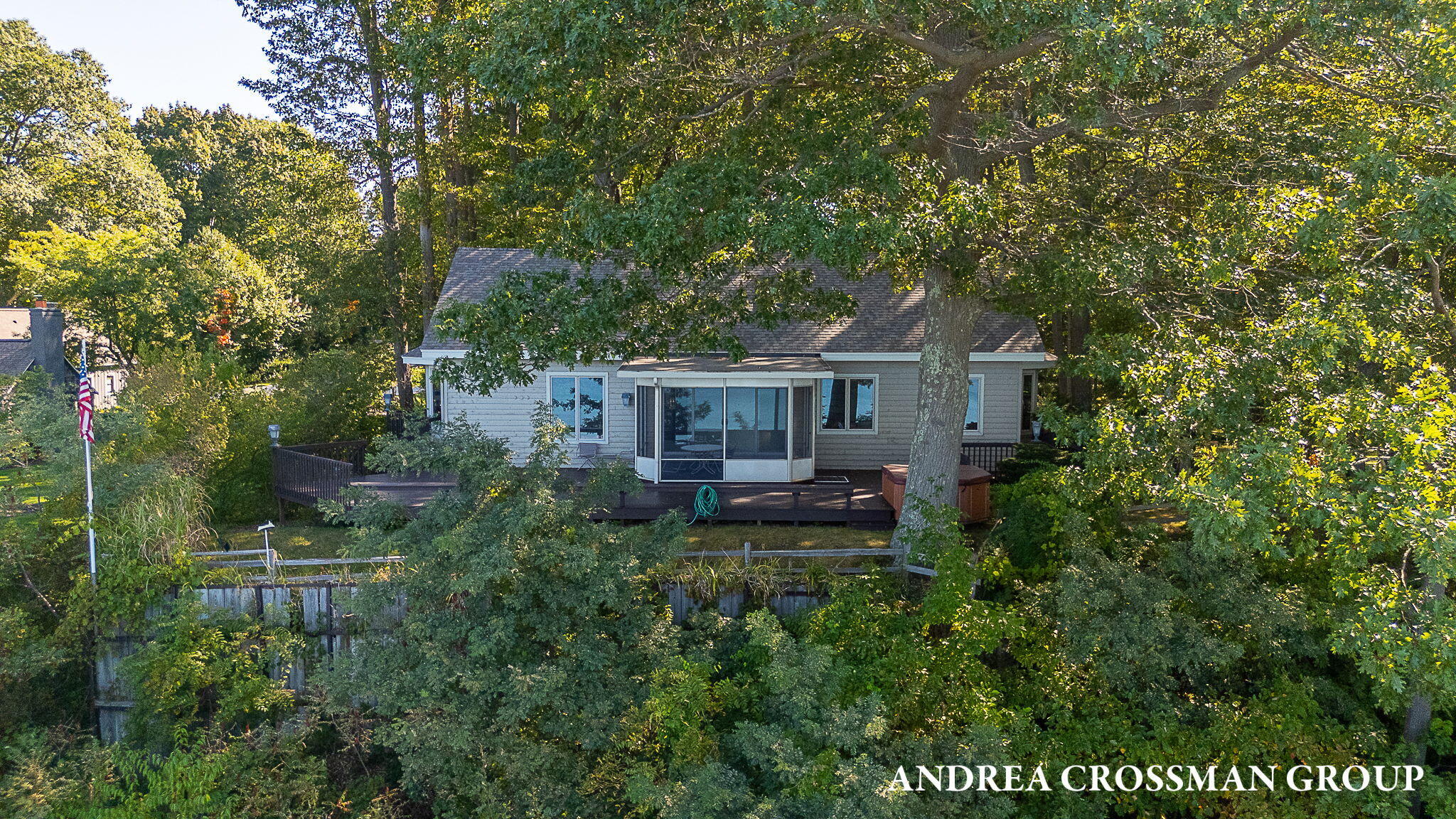 2542 Lakeshore Drive