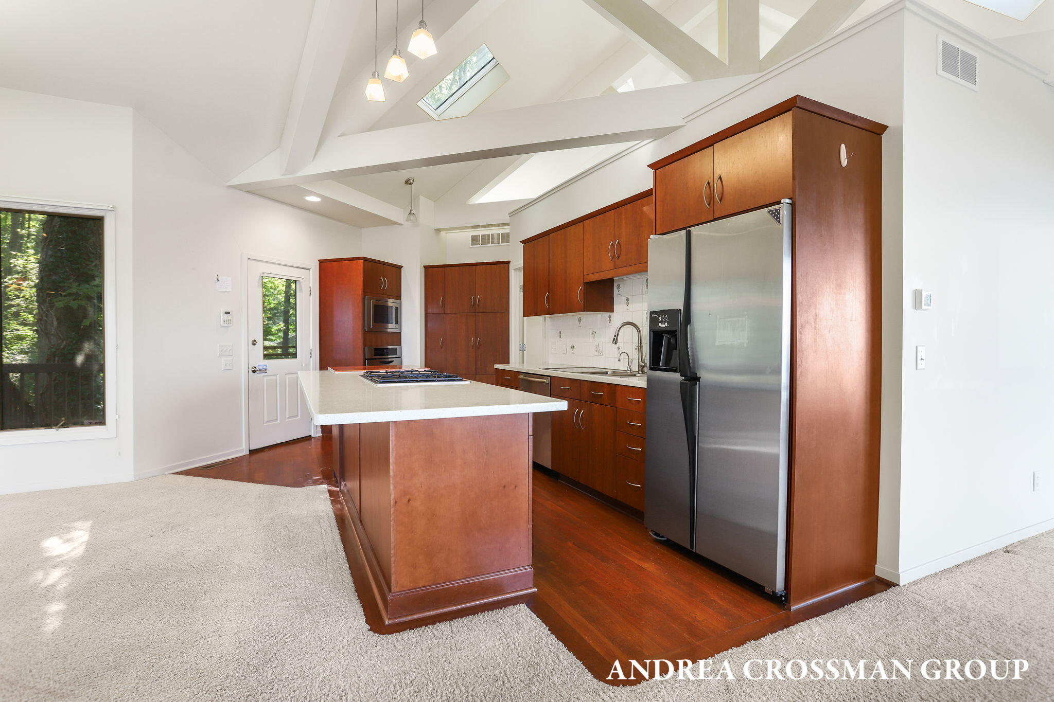 2542 Lakeshore Drive