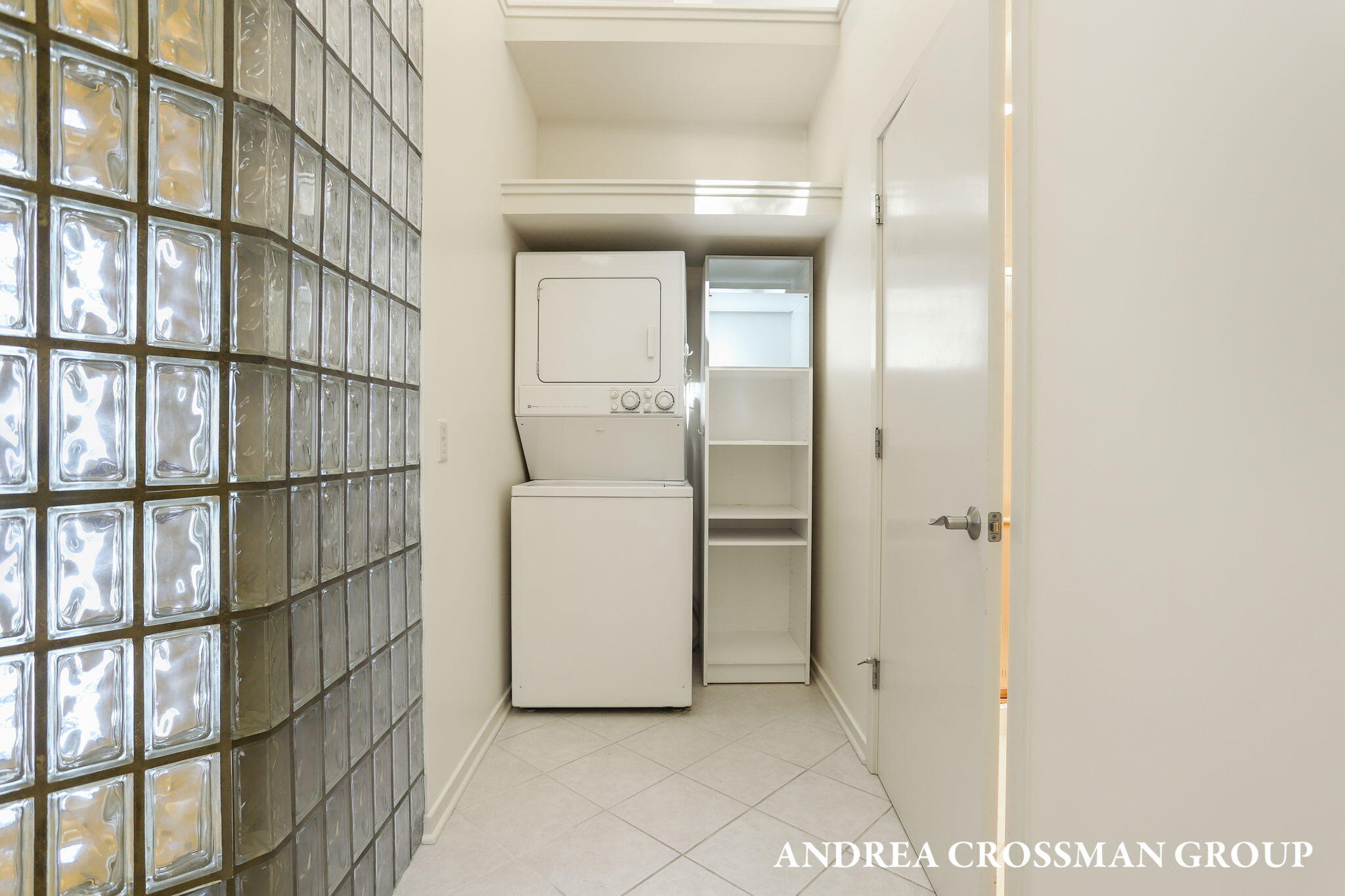 2542 Lakeshore Drive