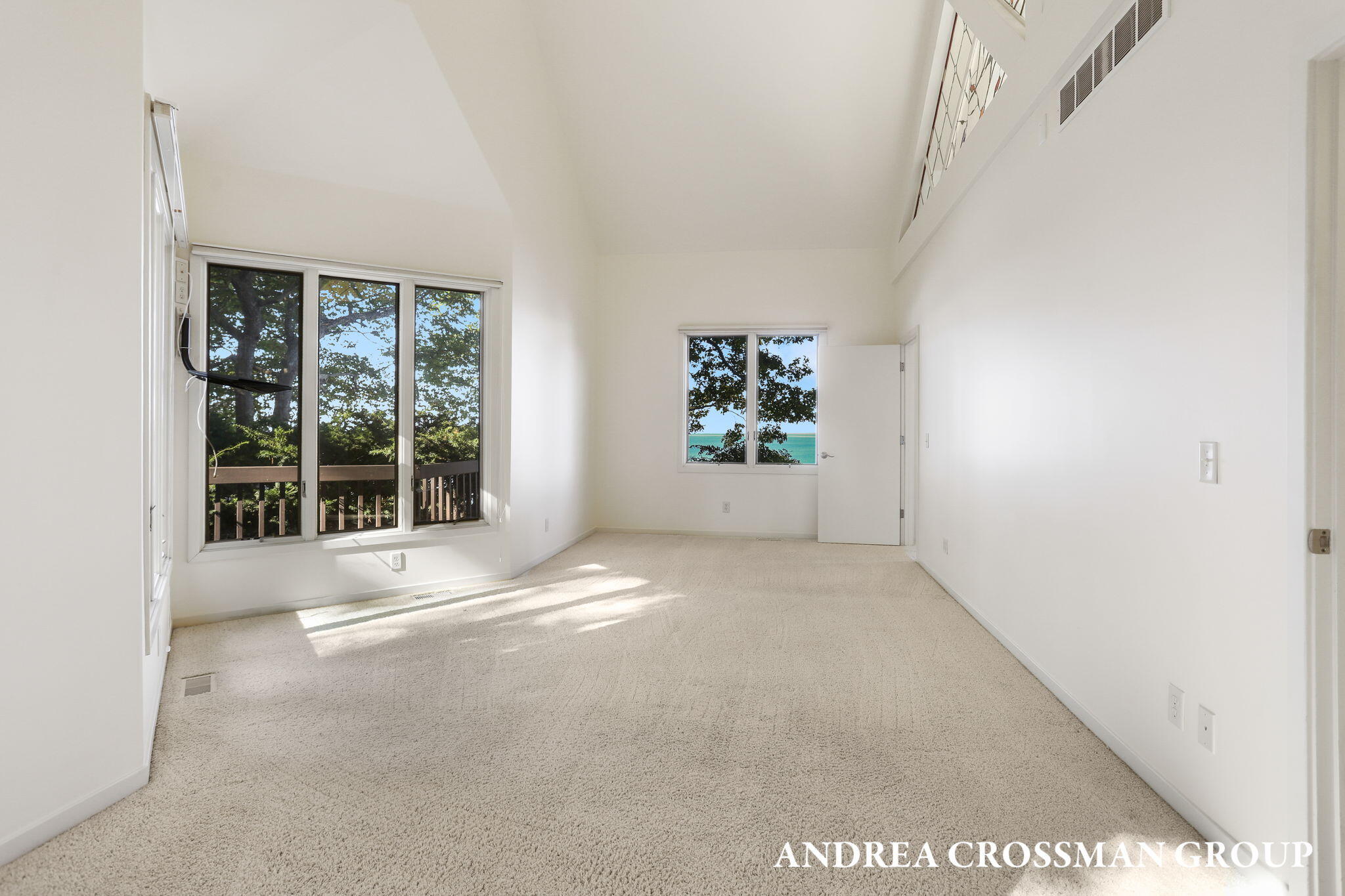 2542 Lakeshore Drive