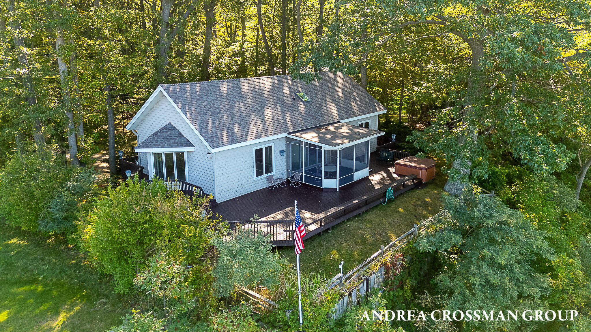 2542 Lakeshore Drive