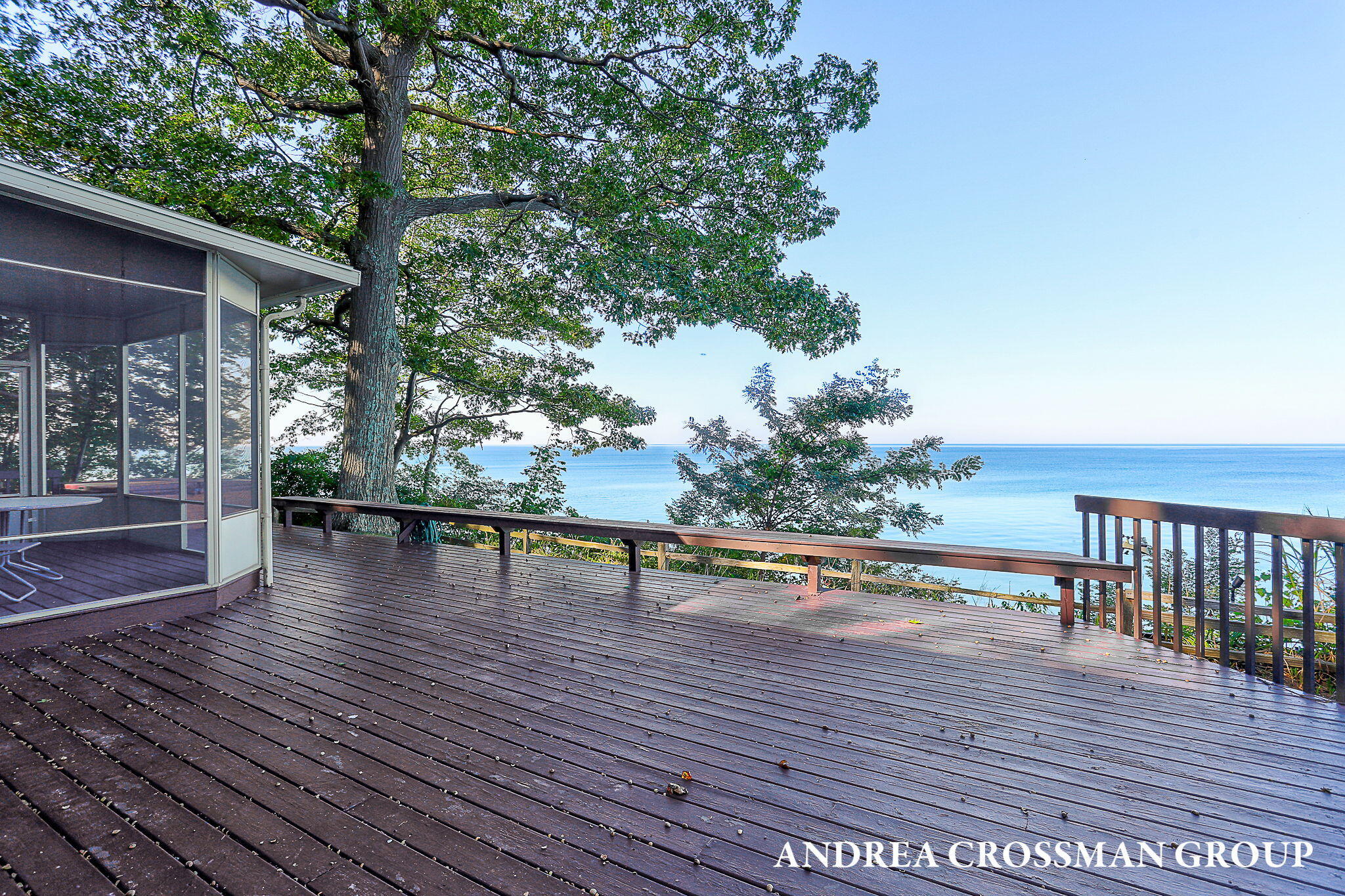 2542 Lakeshore Drive