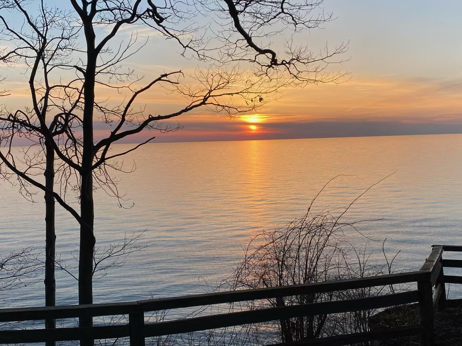 2542 Lakeshore Drive