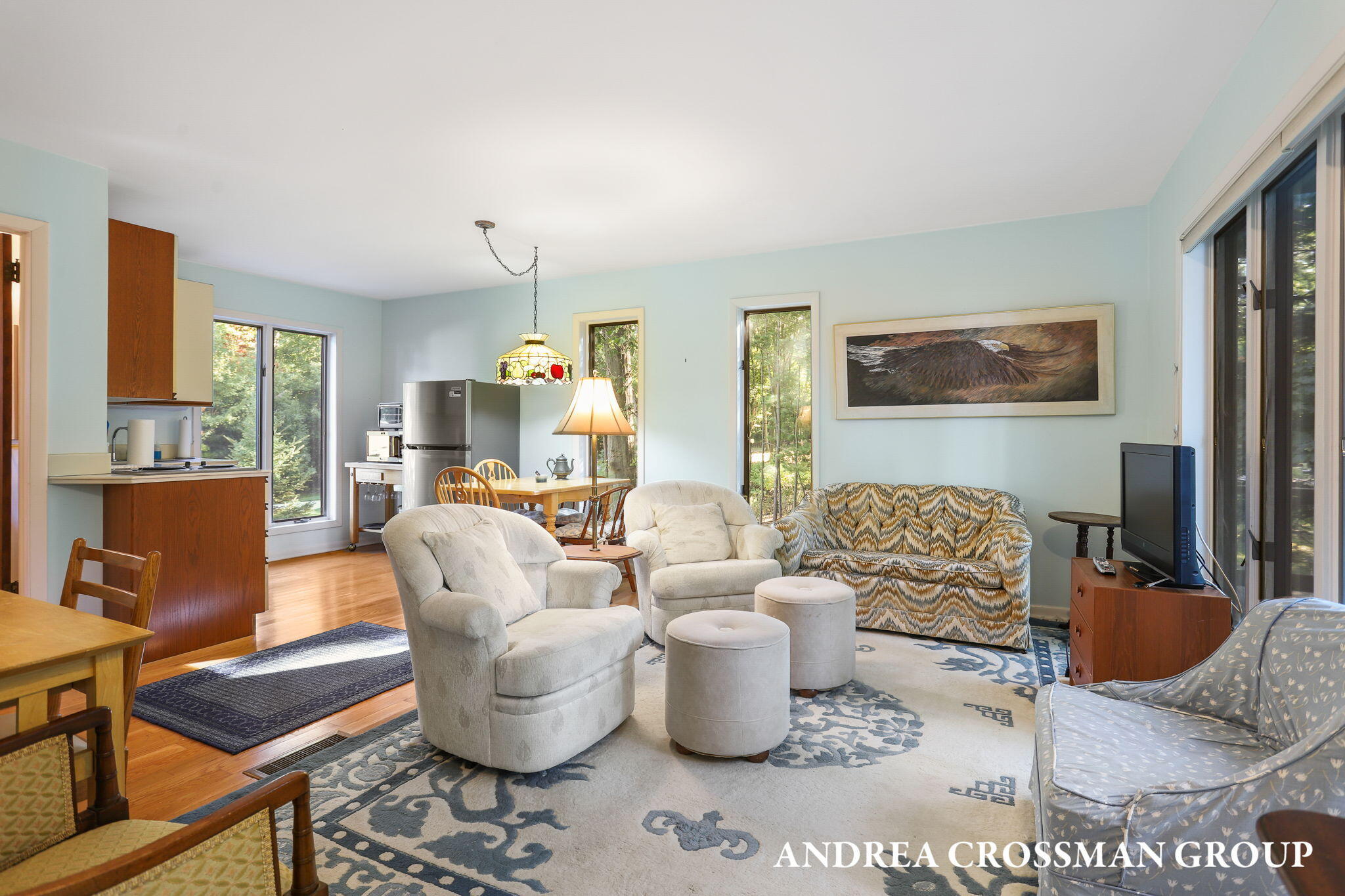 2542 Lakeshore Drive