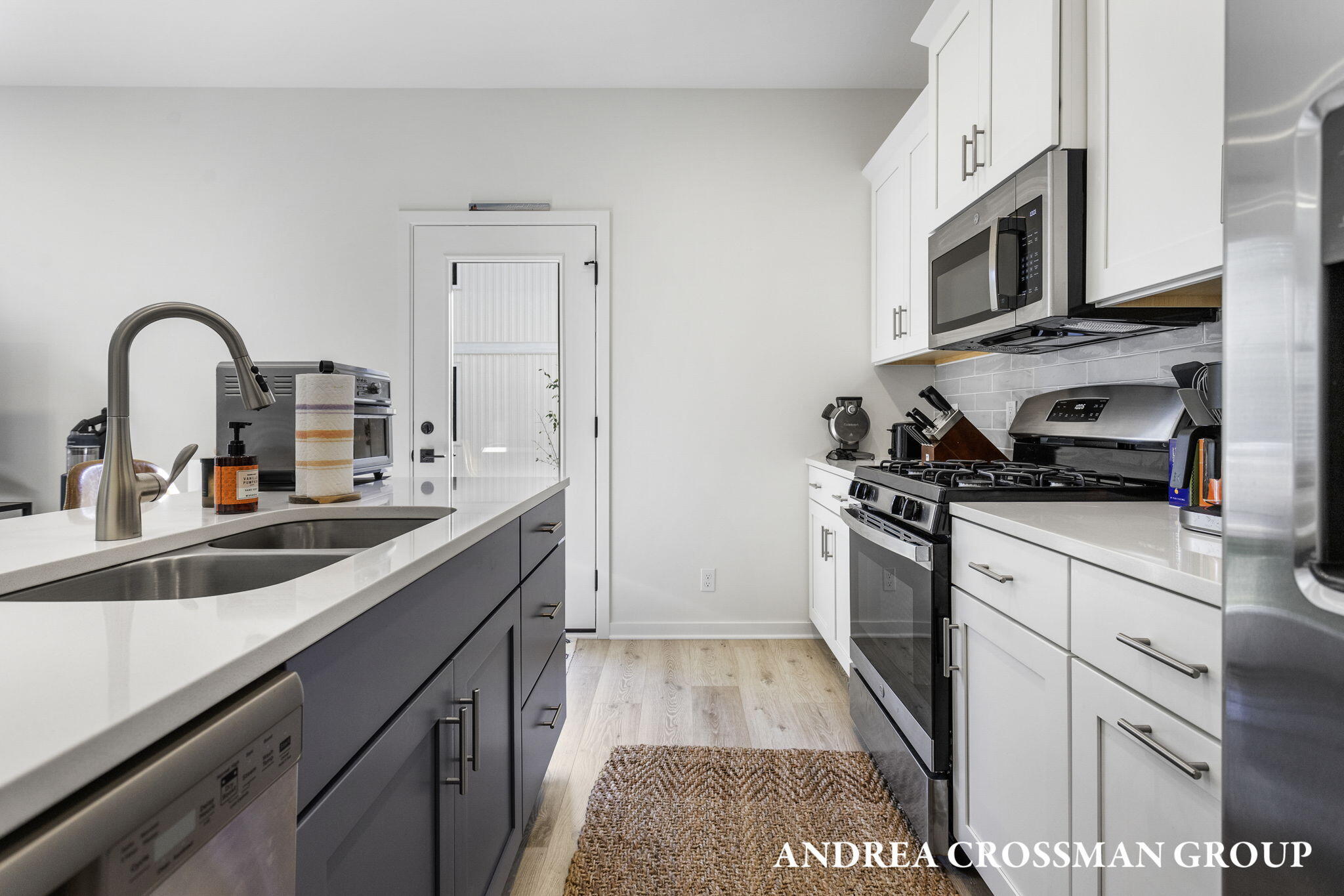 1991 N Shorewood Lane, 4