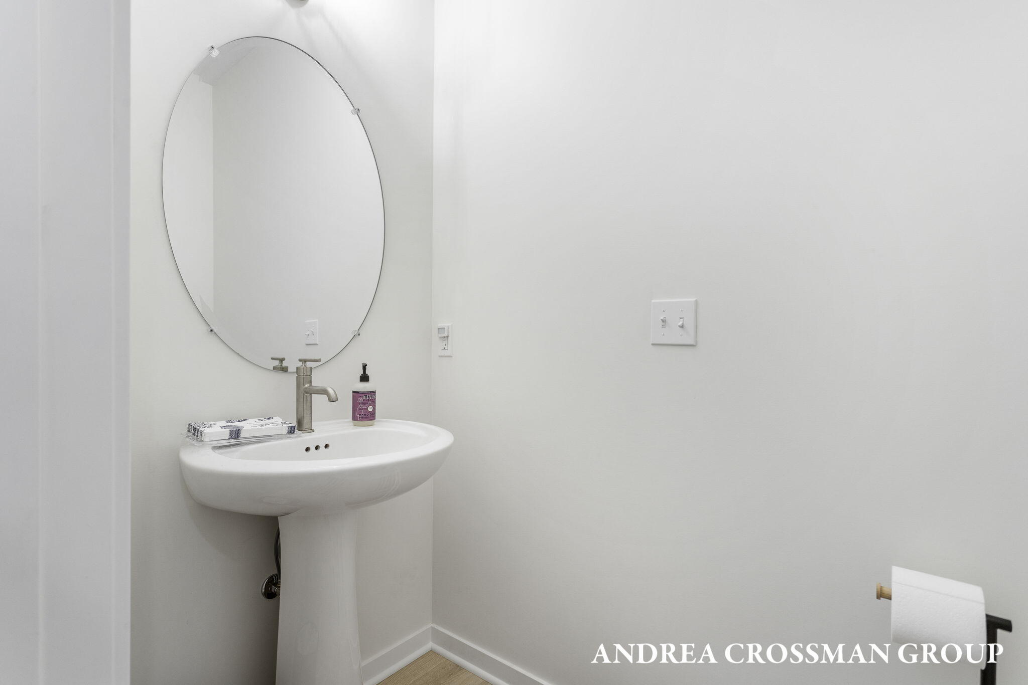 1991 N Shorewood Lane, 4