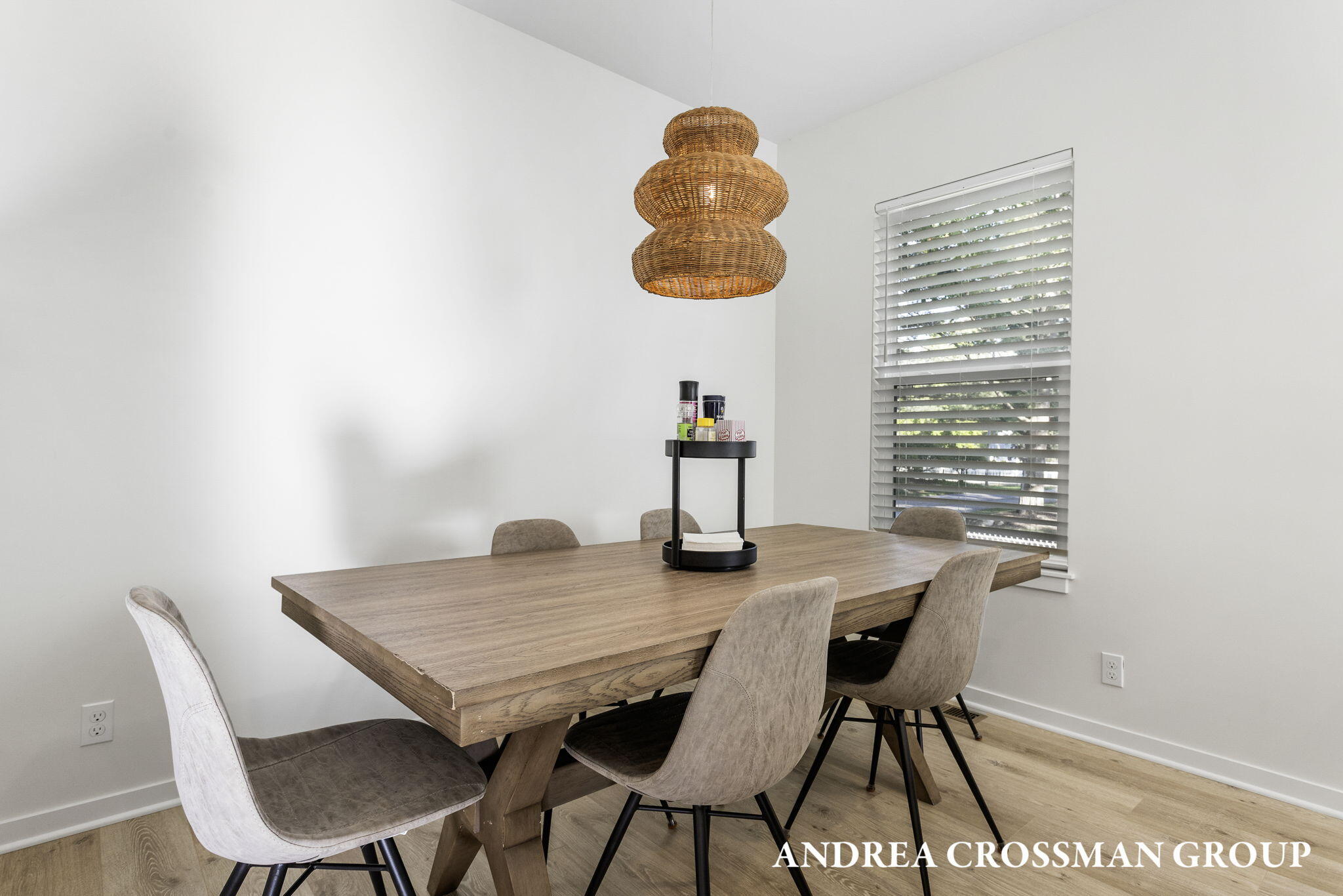 1991 N Shorewood Lane, 4