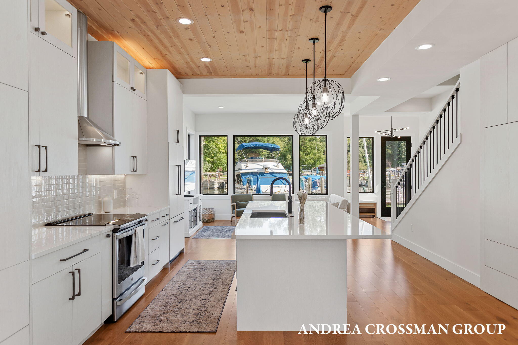 1 N Bailey Avenue, 1