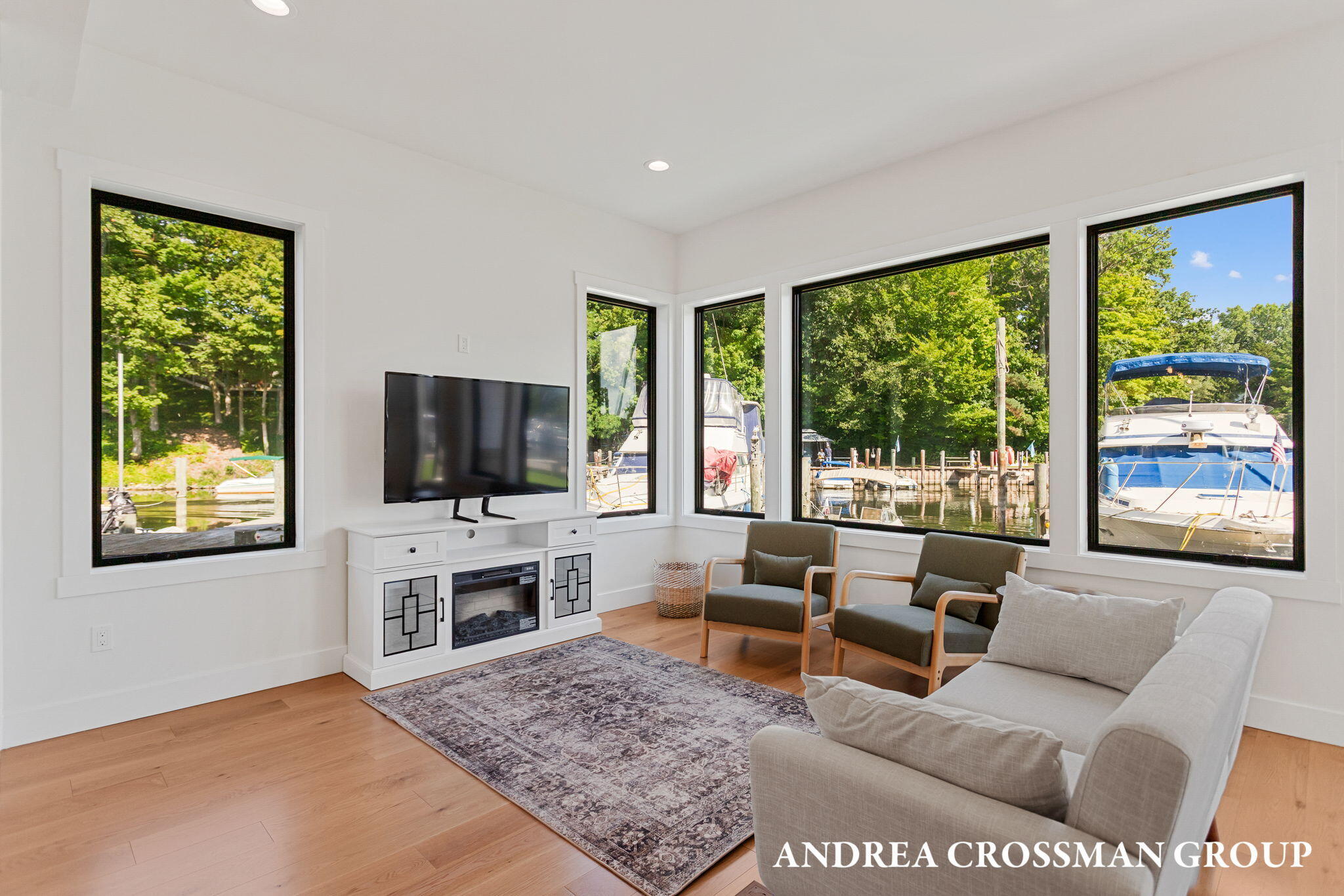 1 N Bailey Avenue, 1