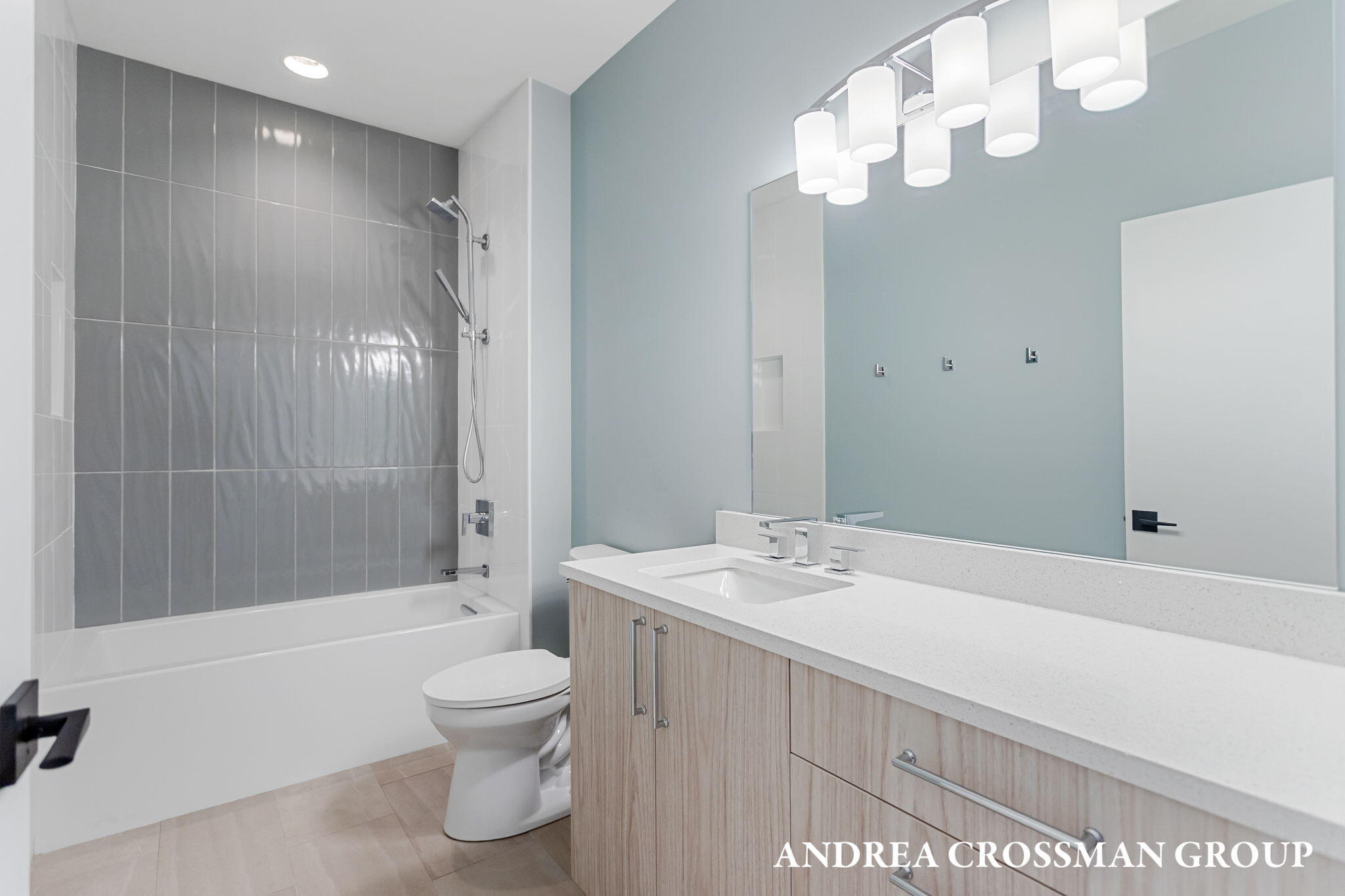 1 N Bailey Avenue, 1