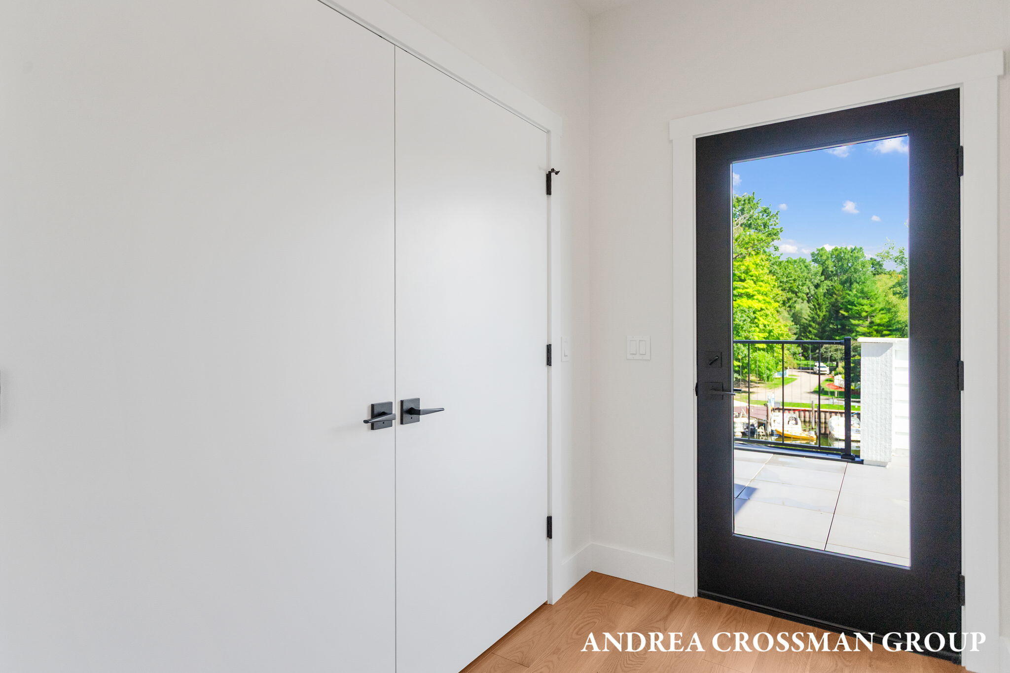 1 N Bailey Avenue, 1