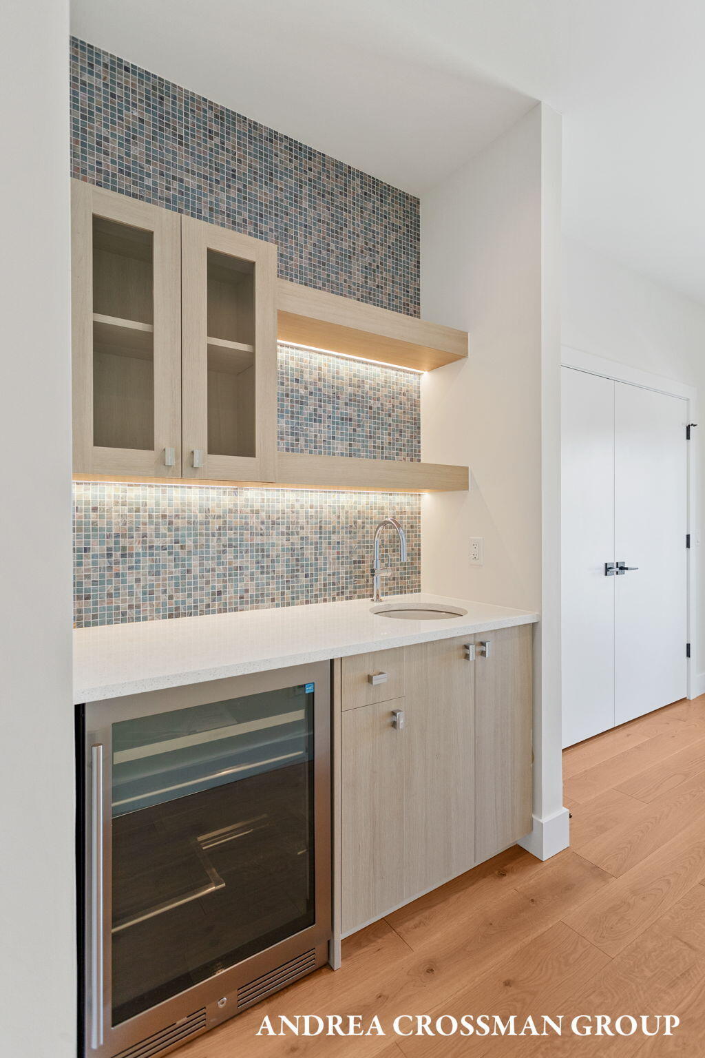 1 N Bailey Avenue, 1