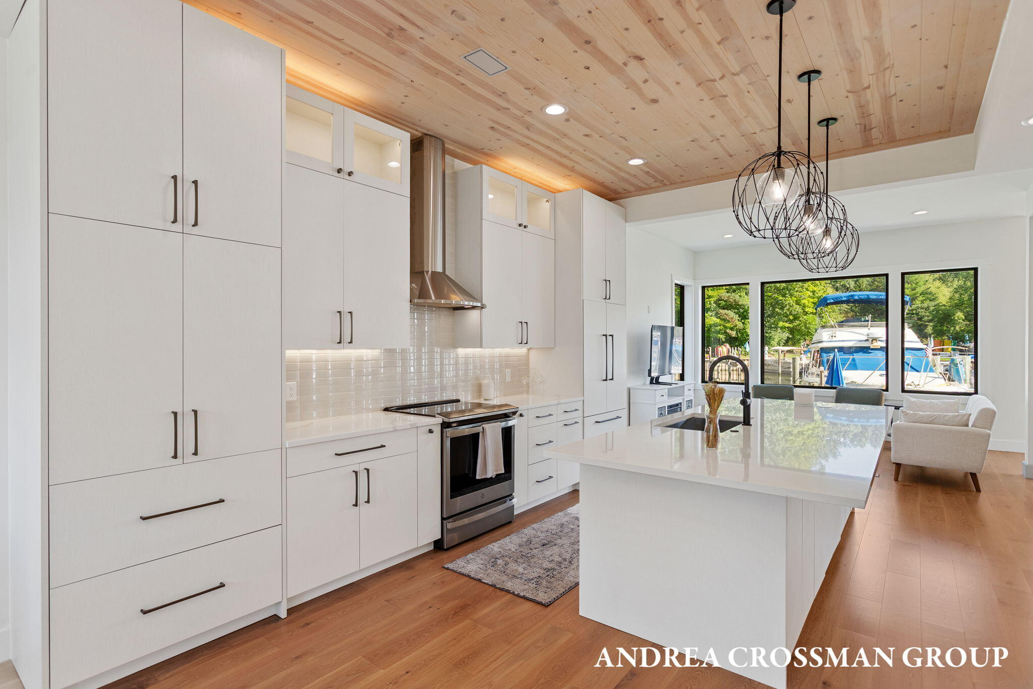 1 N Bailey Avenue, 1