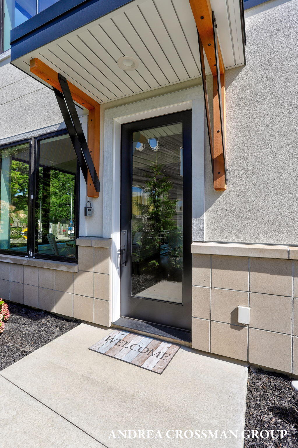 1 N Bailey Avenue, 1