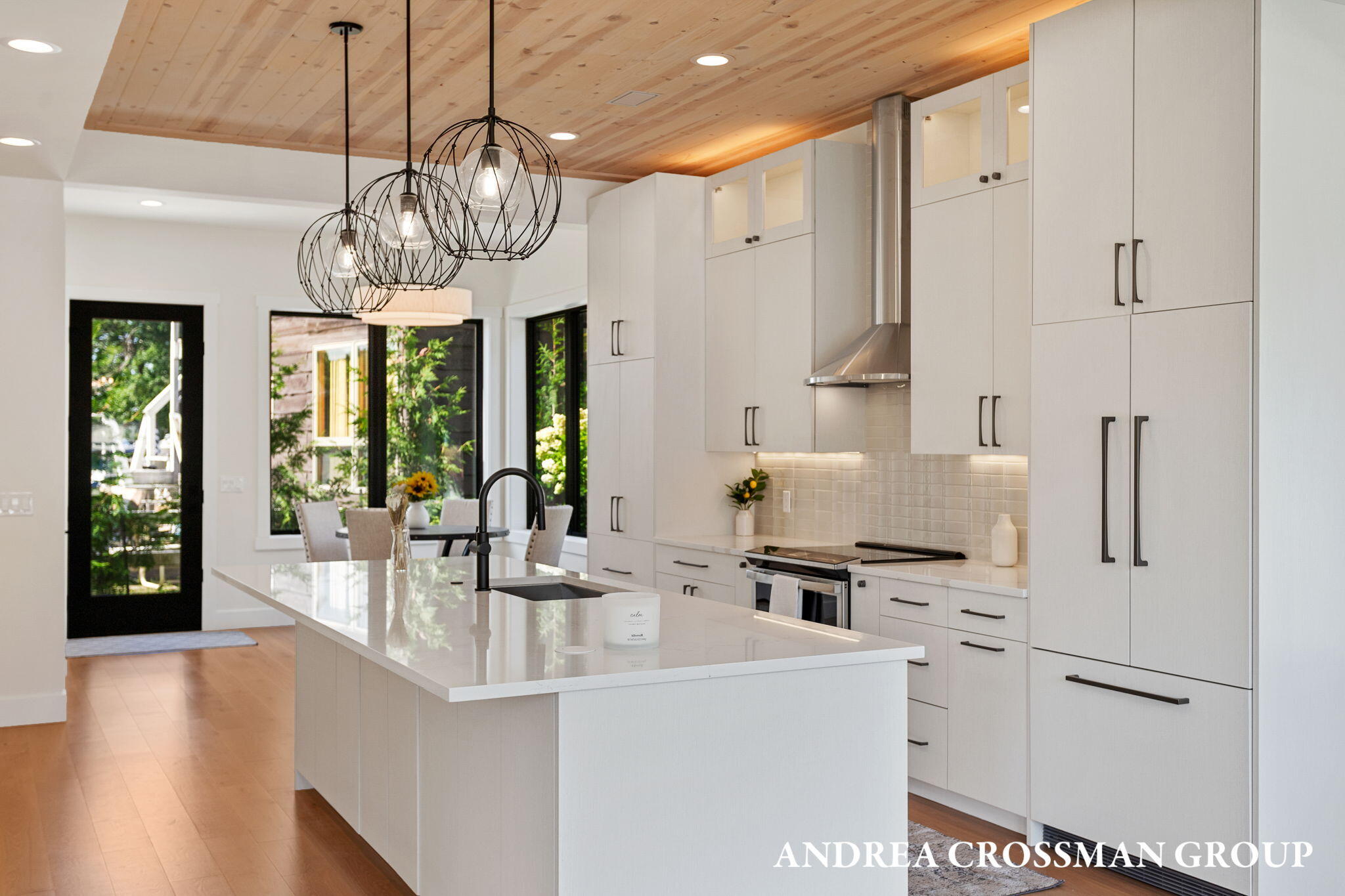 1 N Bailey Avenue, 1