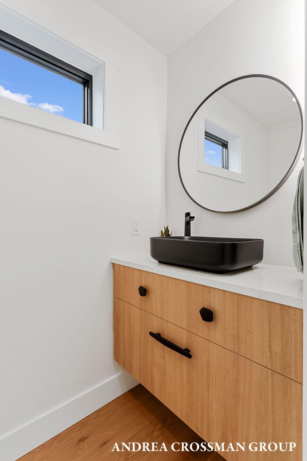 1 N Bailey Avenue, 1