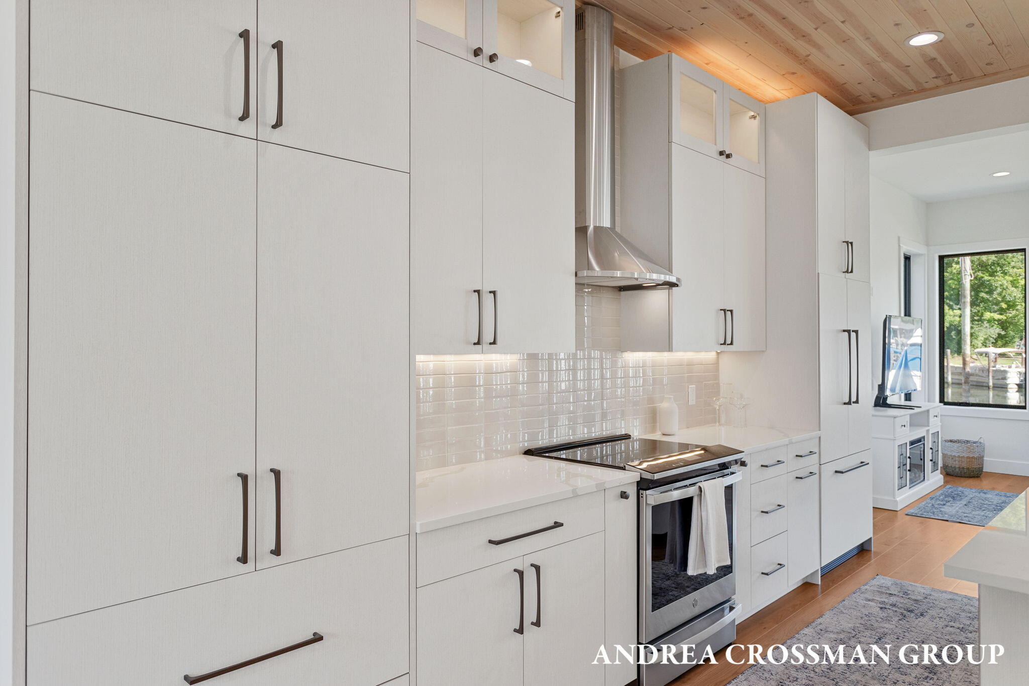 1 N Bailey Avenue, 1