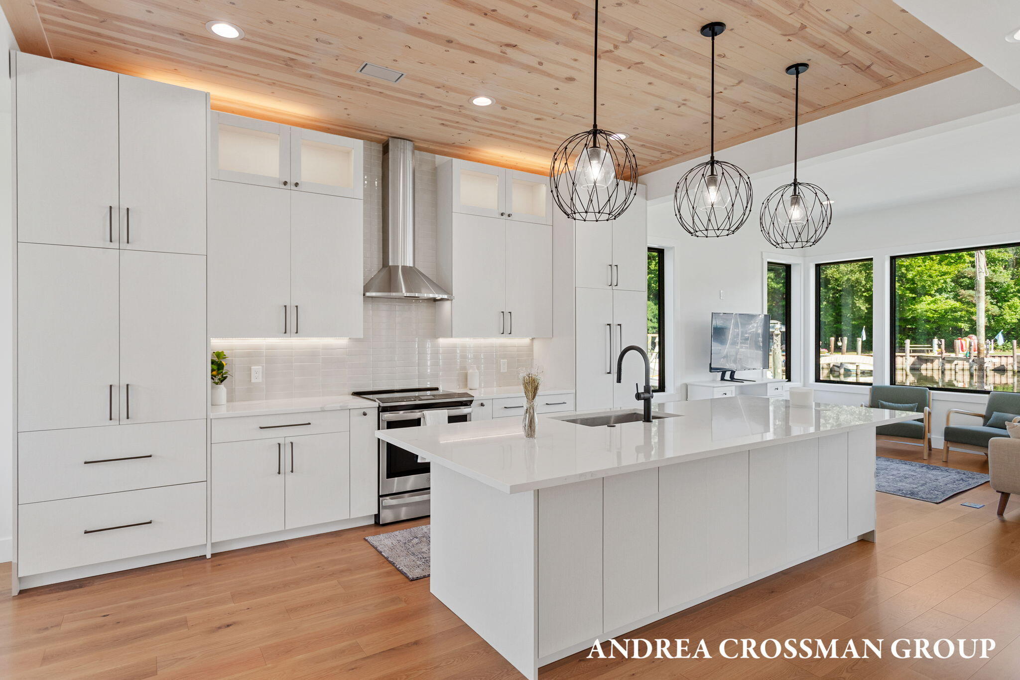 1 N Bailey Avenue, 1