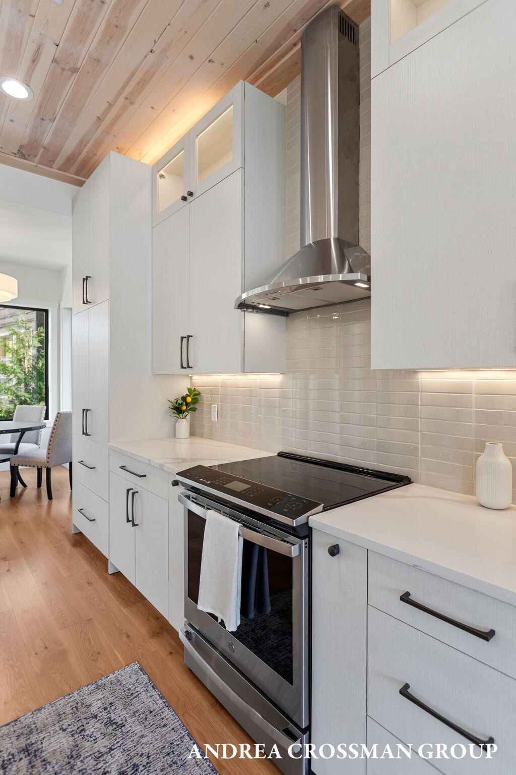 1 N Bailey Avenue, 1