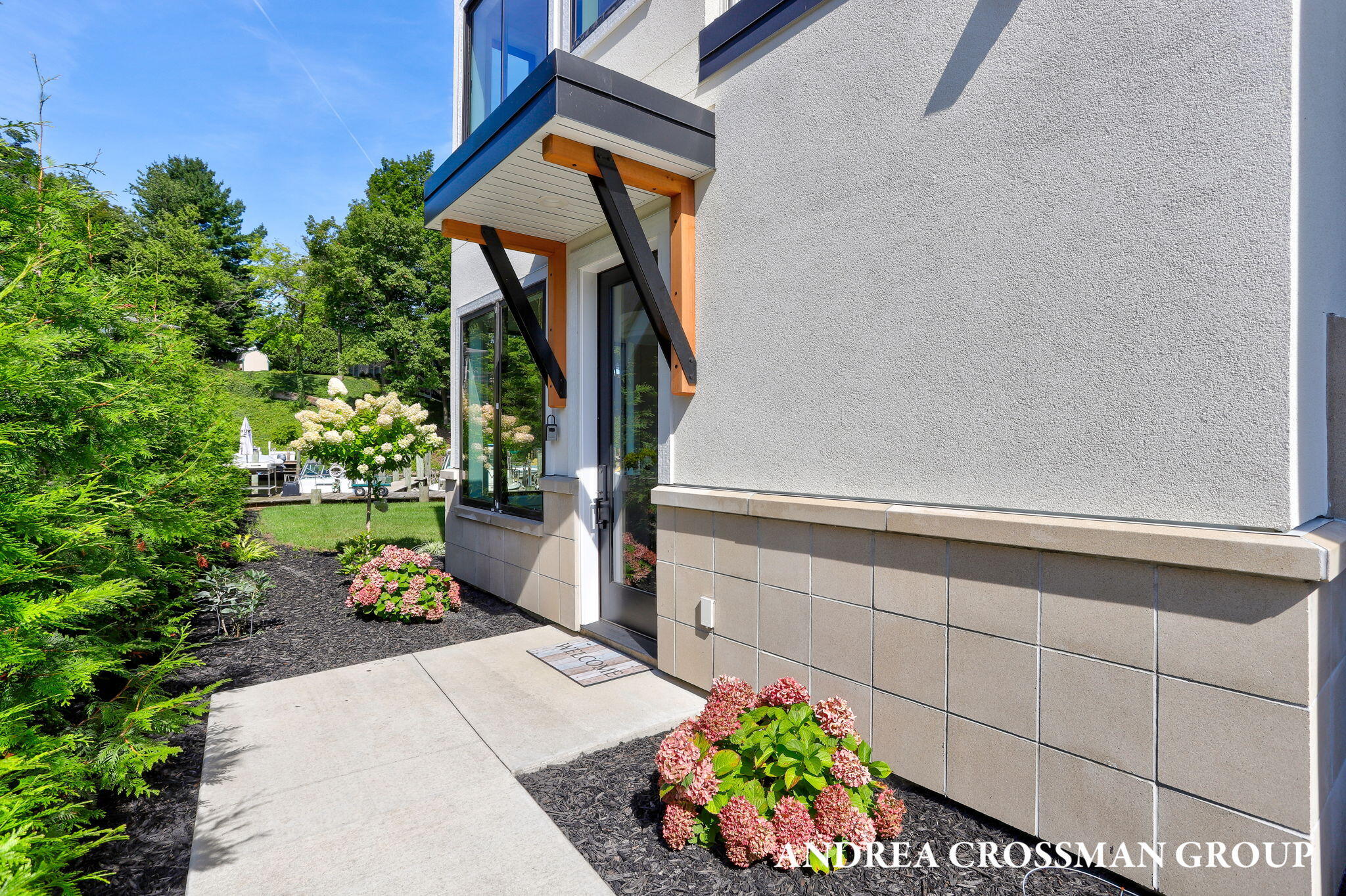 1 N Bailey Avenue, 1