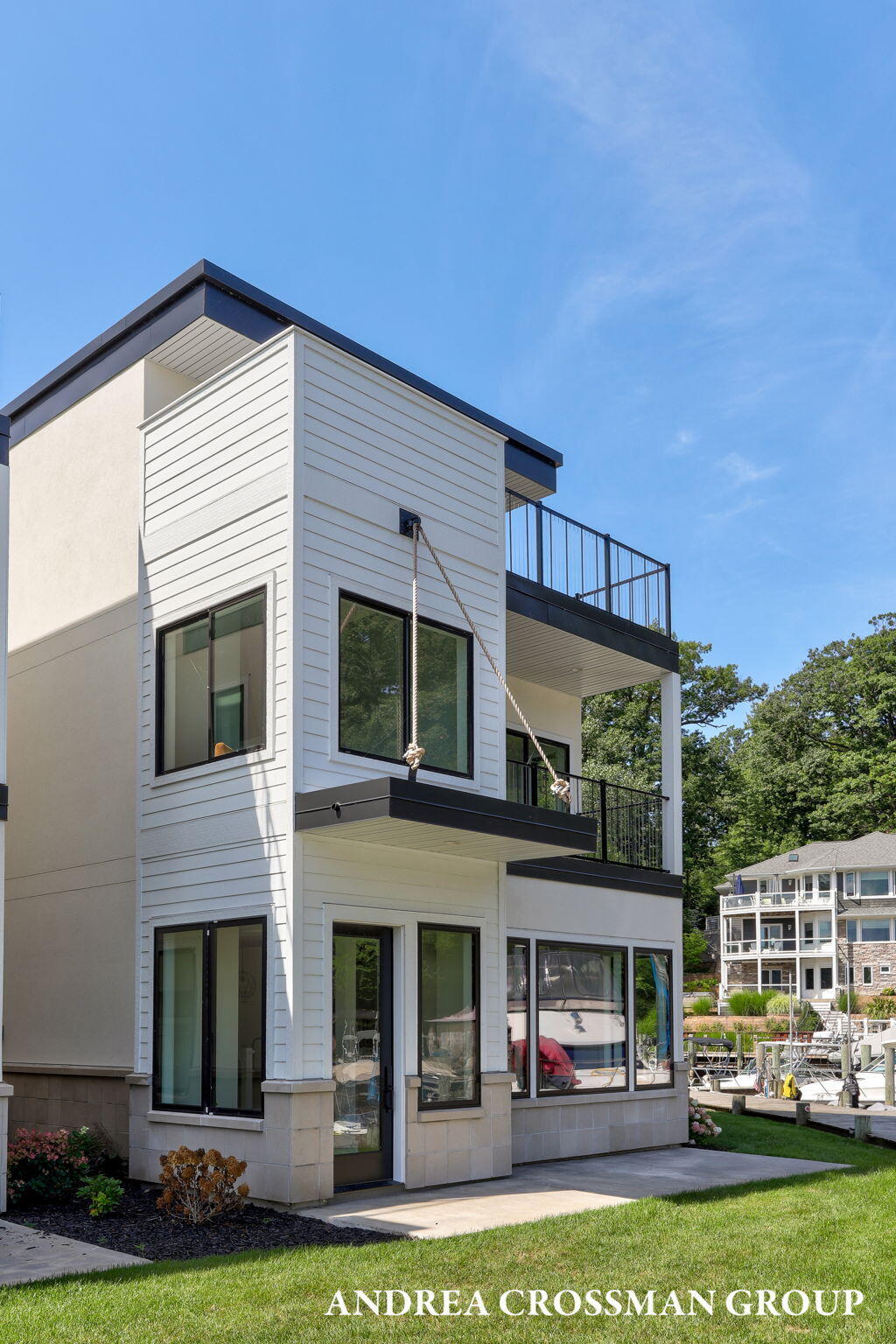 1 N Bailey Avenue, 1