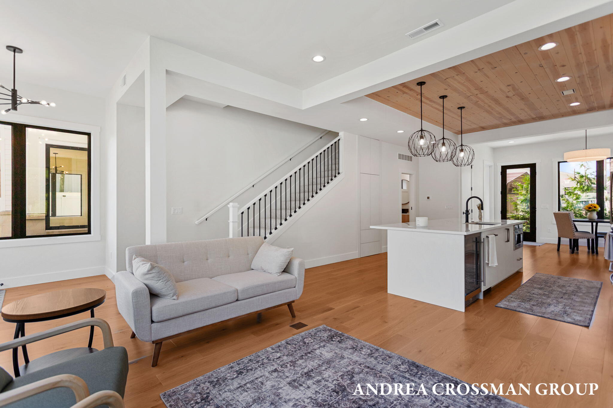 1 N Bailey Avenue, 1