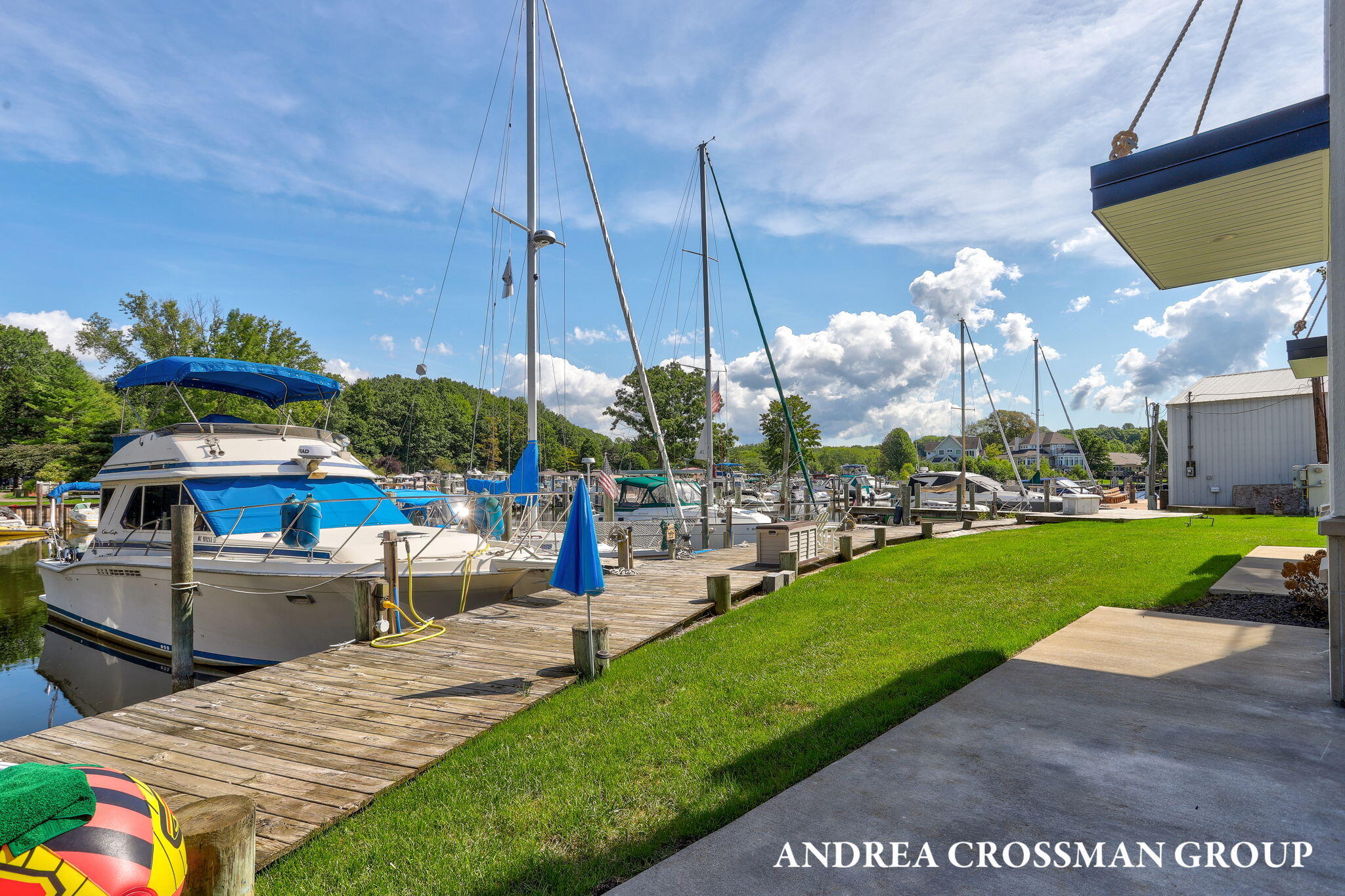 1 N Bailey Avenue, 1