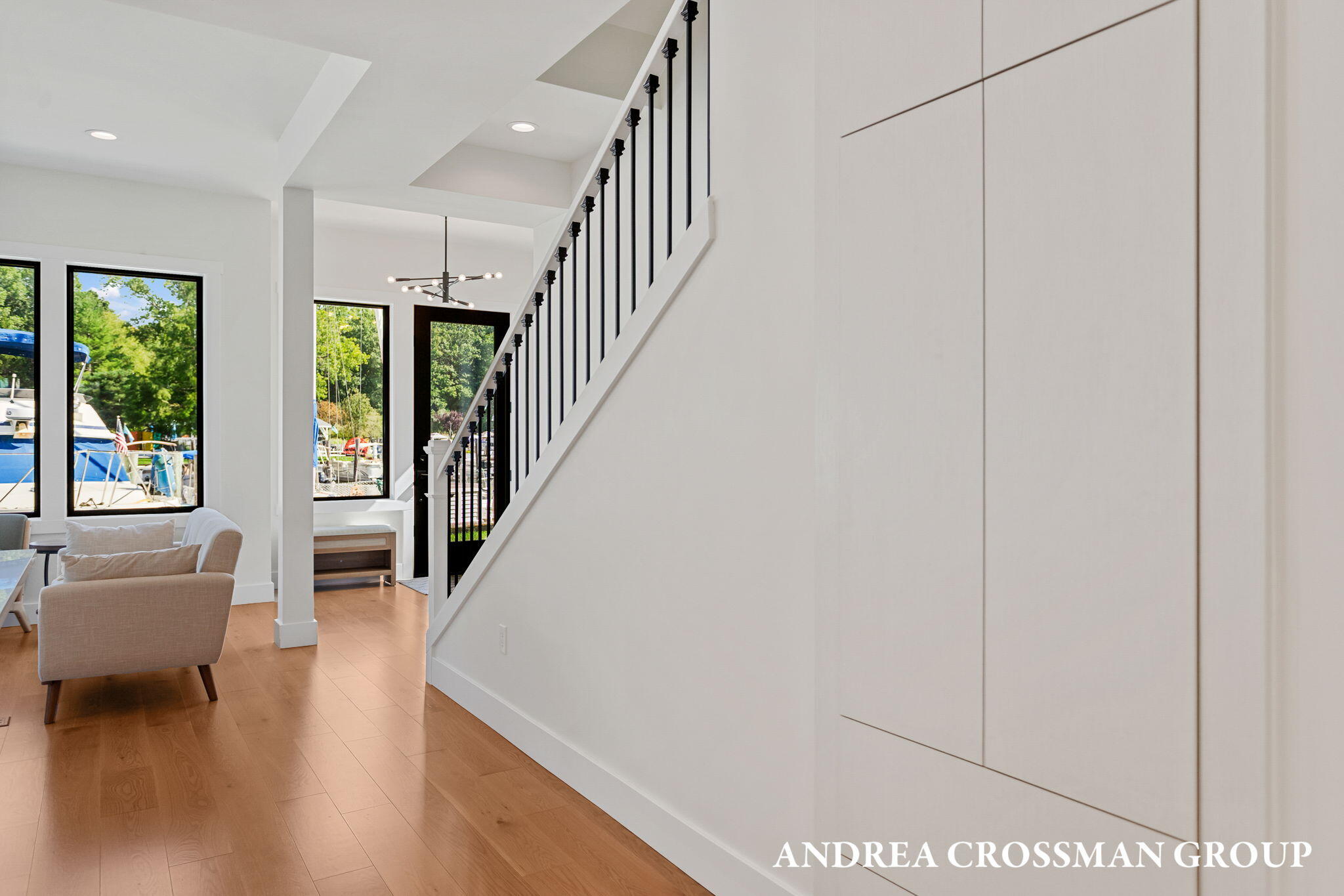 1 N Bailey Avenue, 1