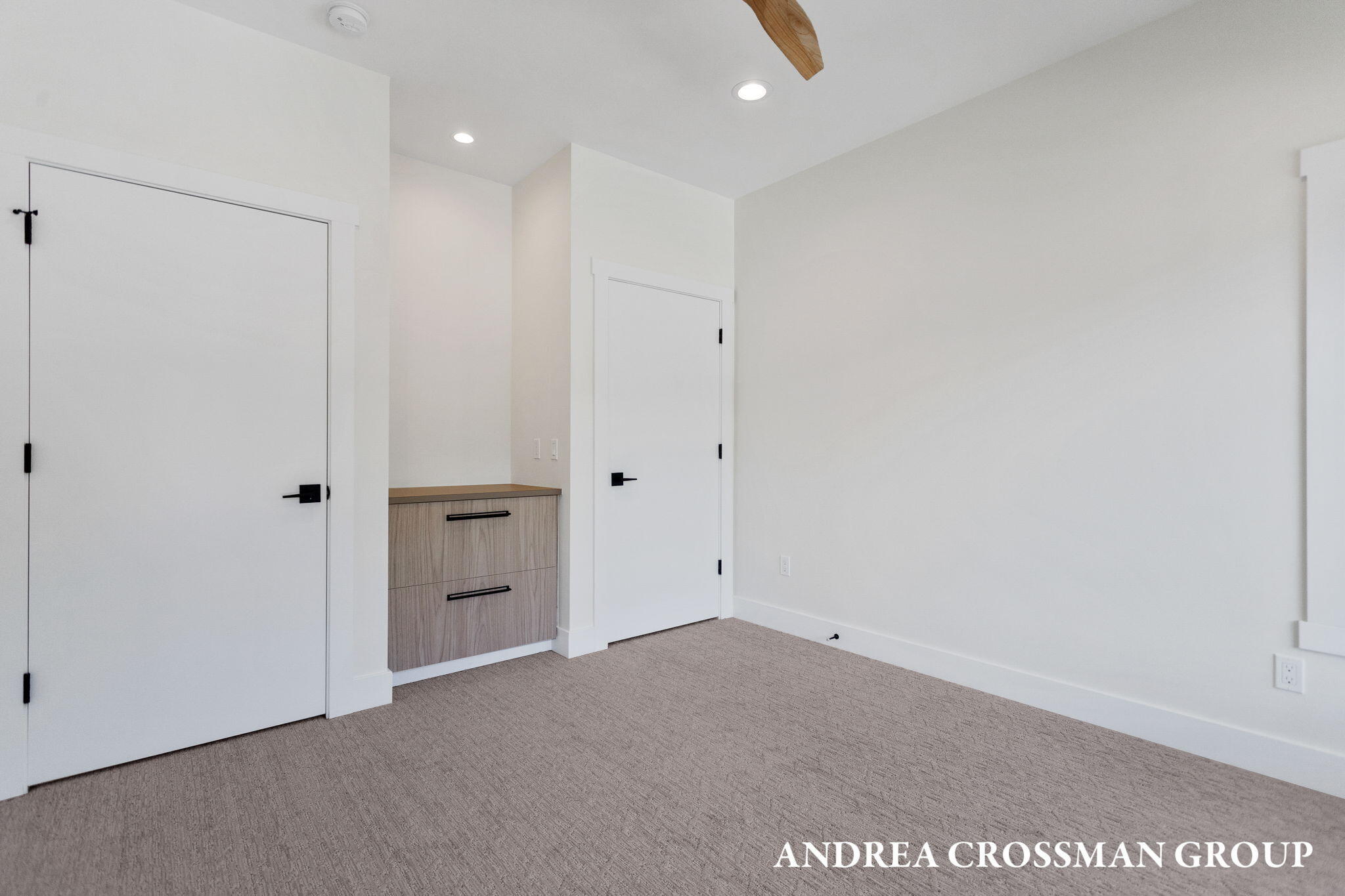 1 N Bailey Avenue, 1